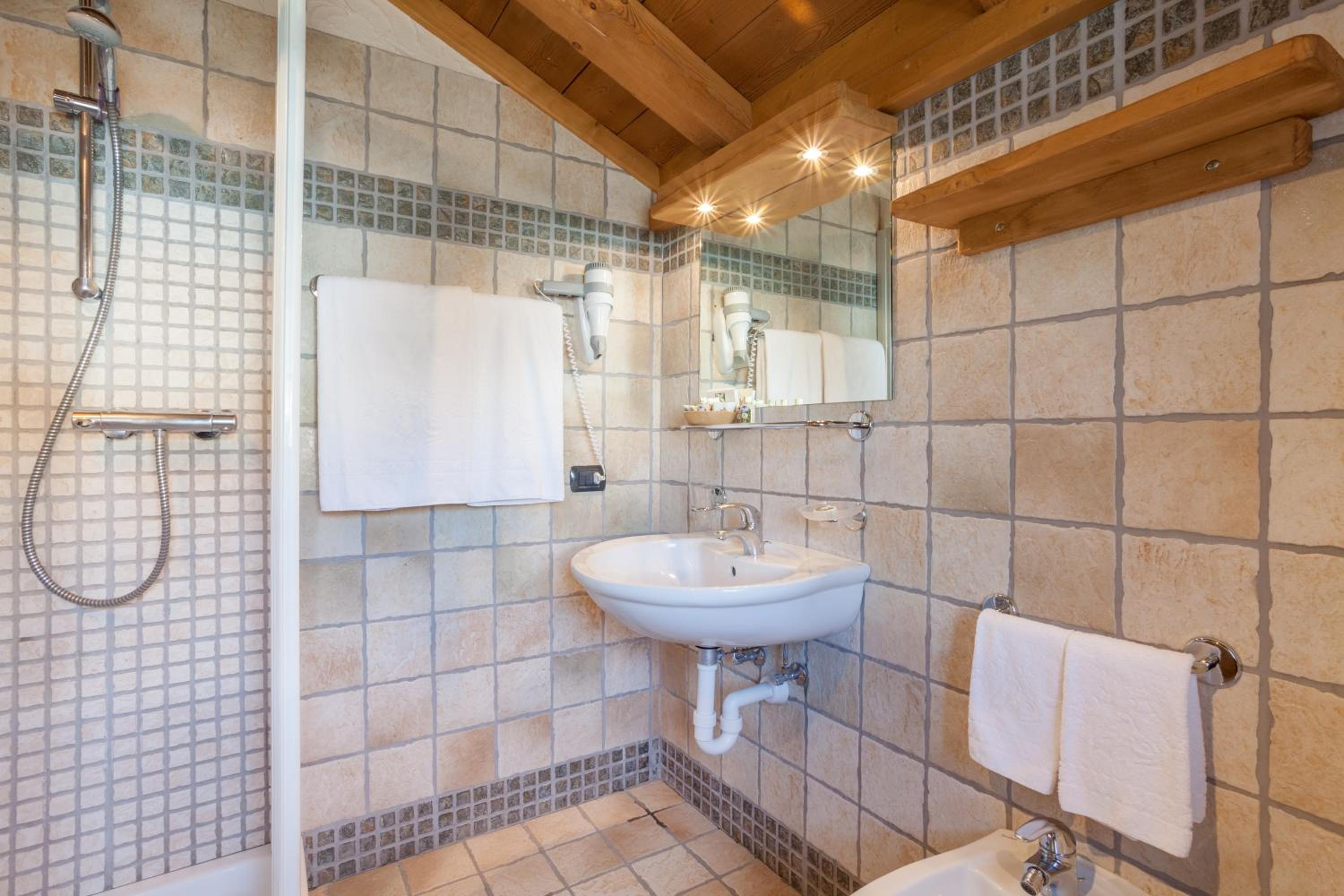 Romantic Chalet (2 Adults) - Photo 7