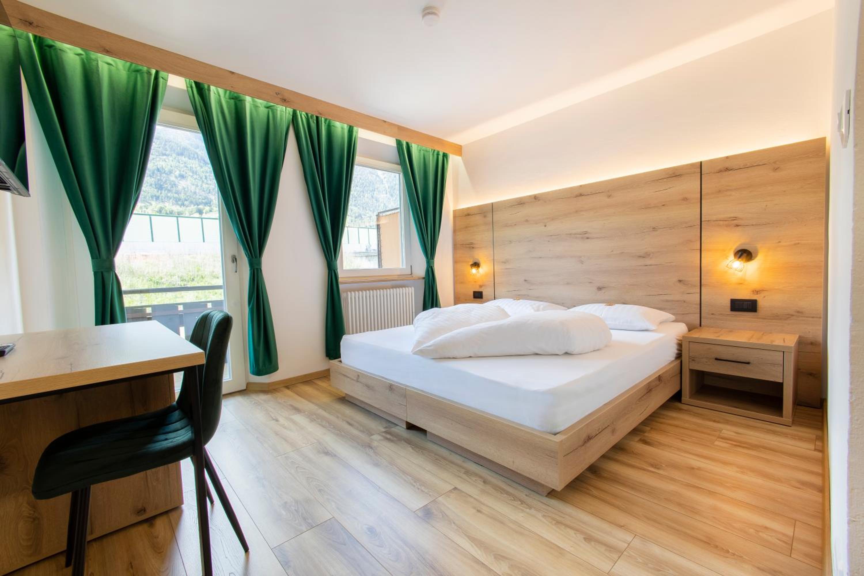 Deluxe Double Room with Balcony photo 3