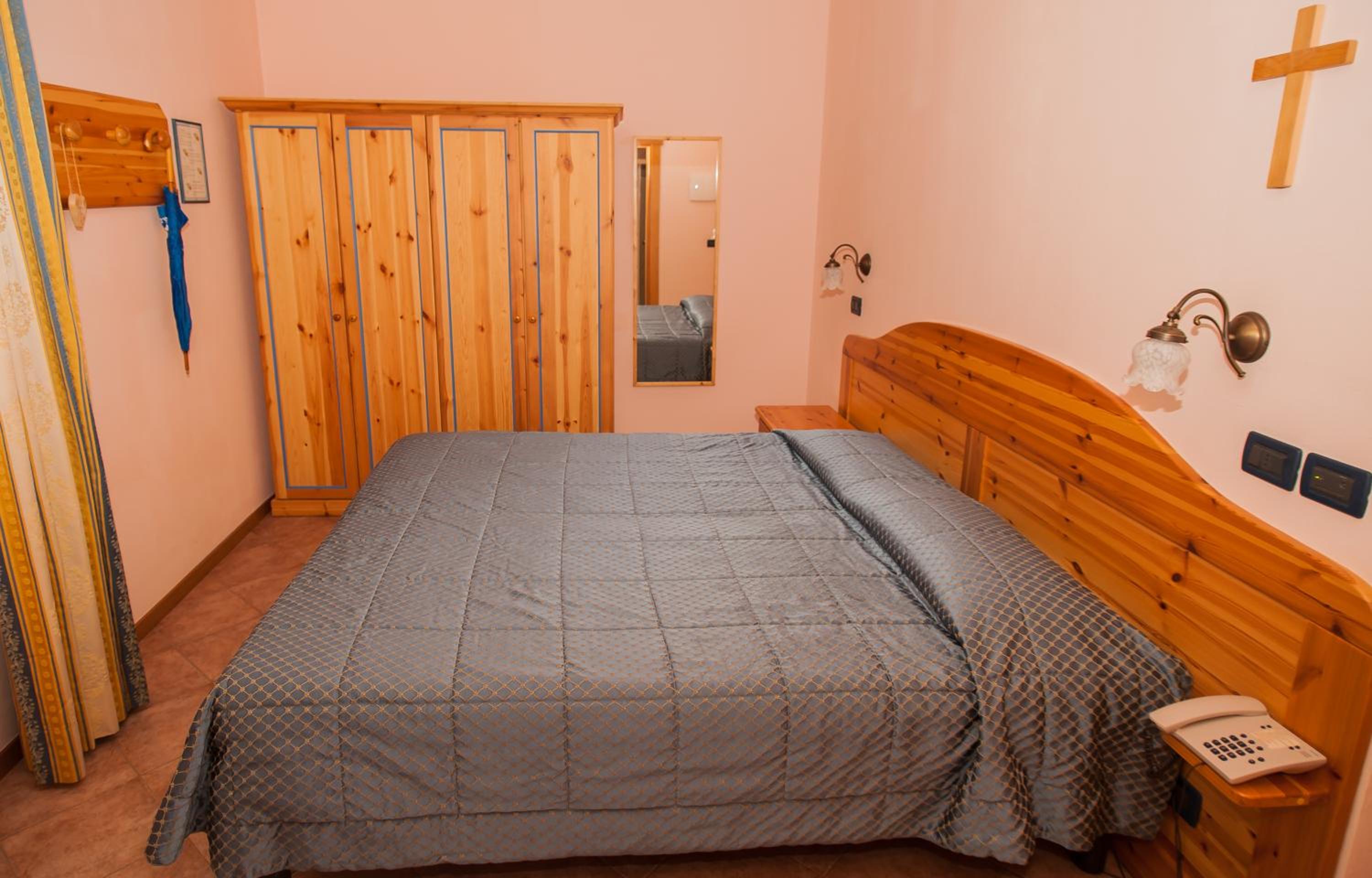 Economy Double Room - Photo 6