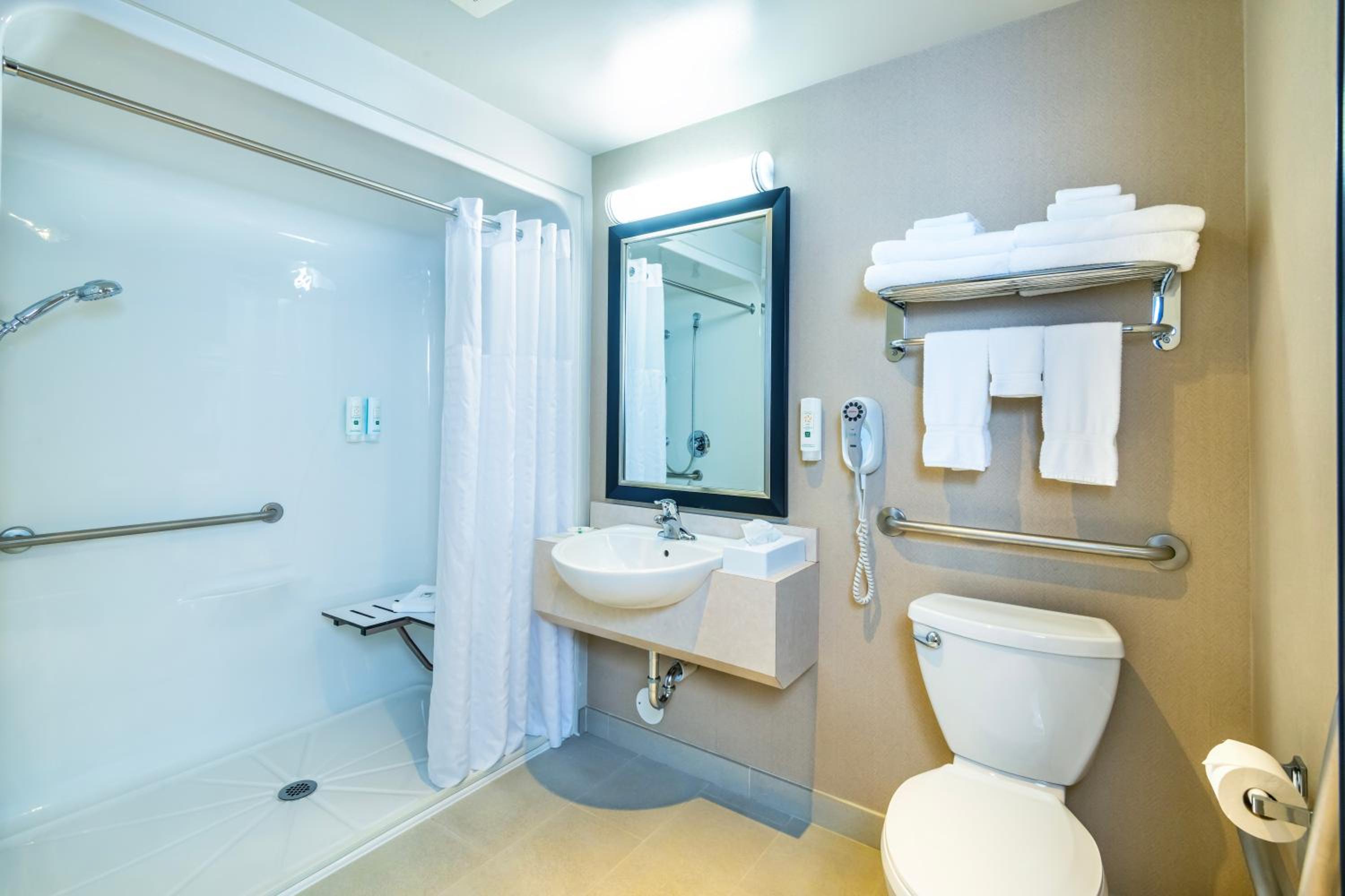 King Suite - Accessible/Non Smoking - Photo 5