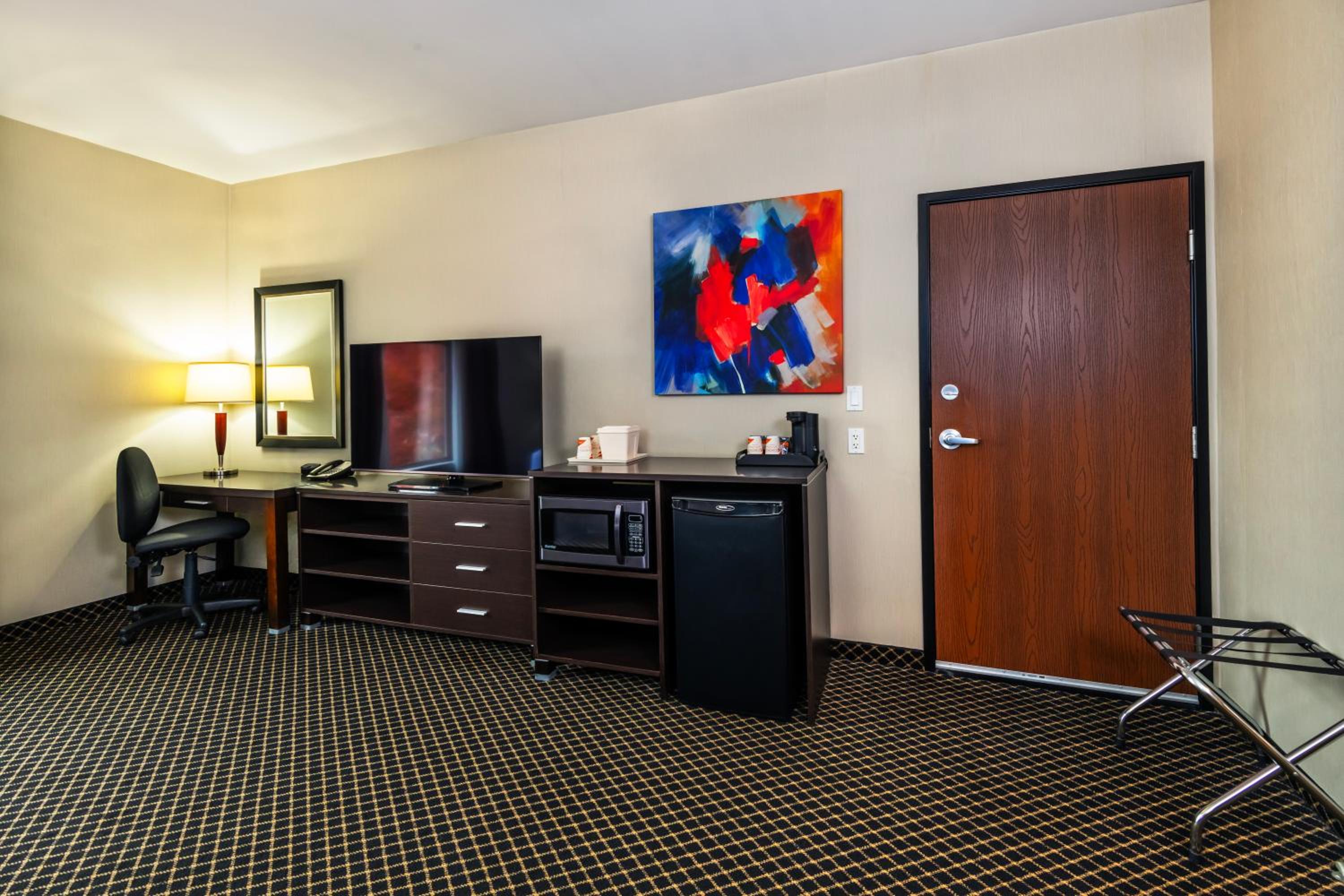 King Suite - Accessible/Non Smoking - Photo 6