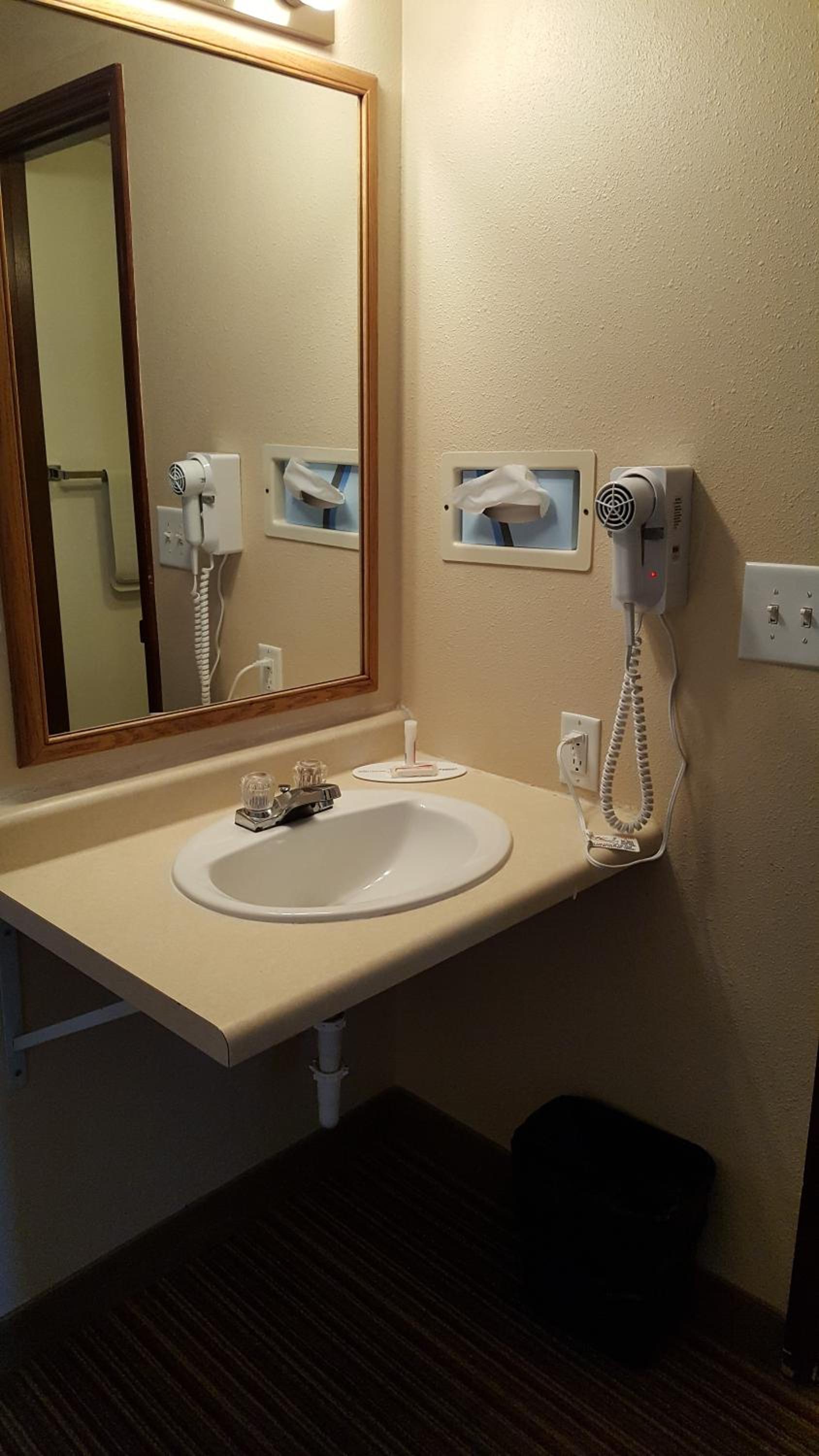 Double Room with Two Double Beds - Non-Smoking - Photo 3