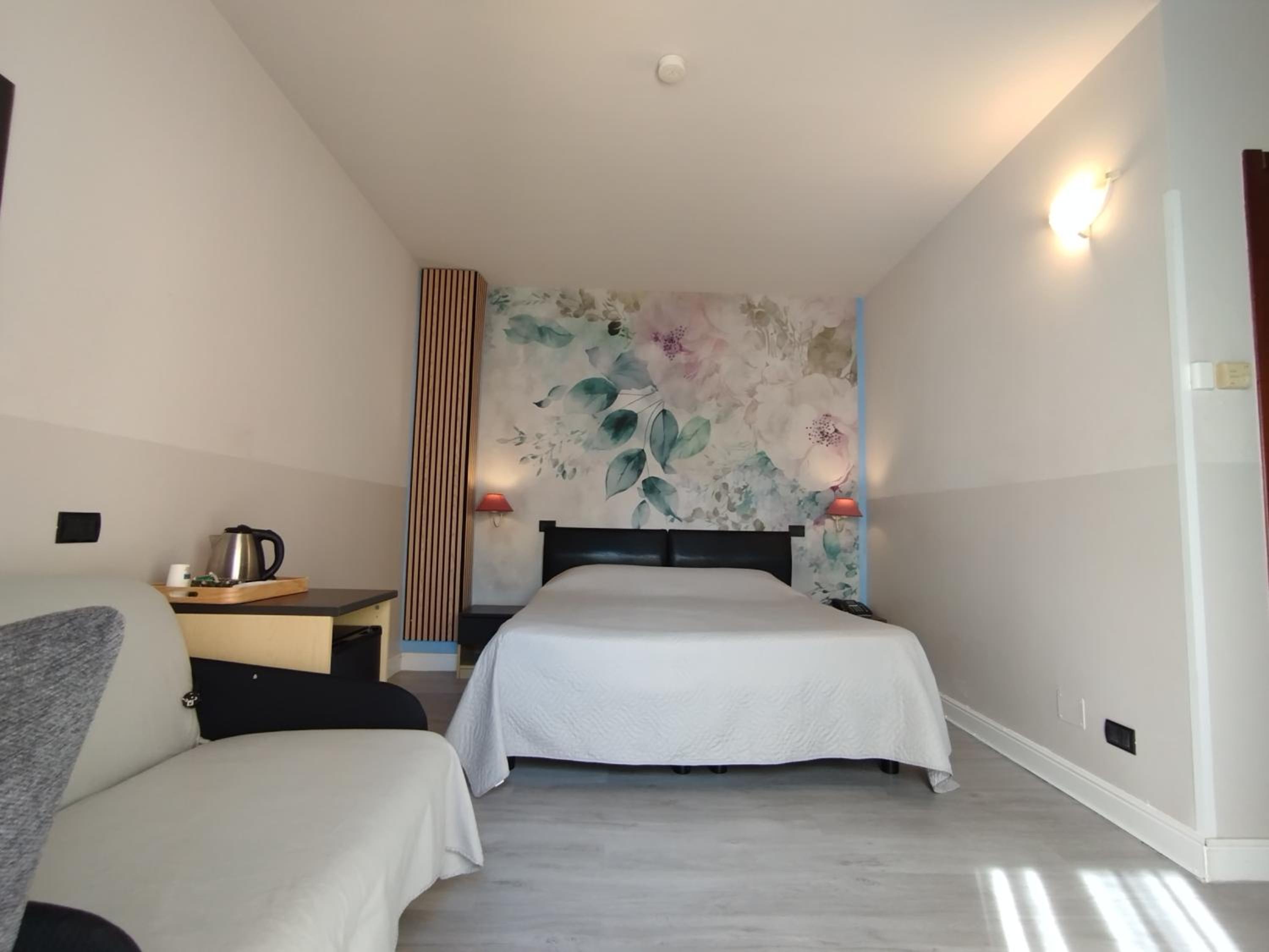 Double or Twin Room with Balcony photo 3