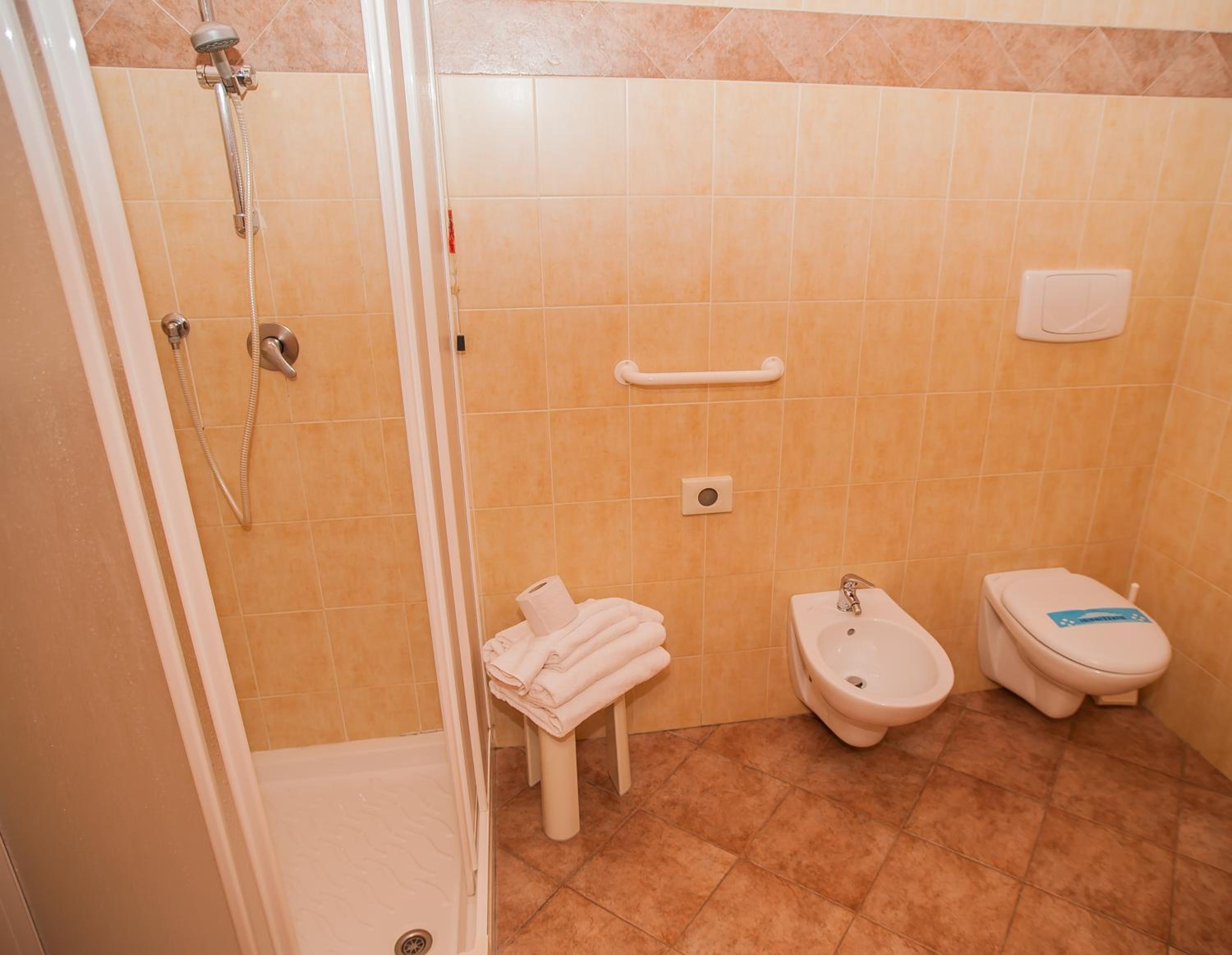 Economy Double Room - Photo 5
