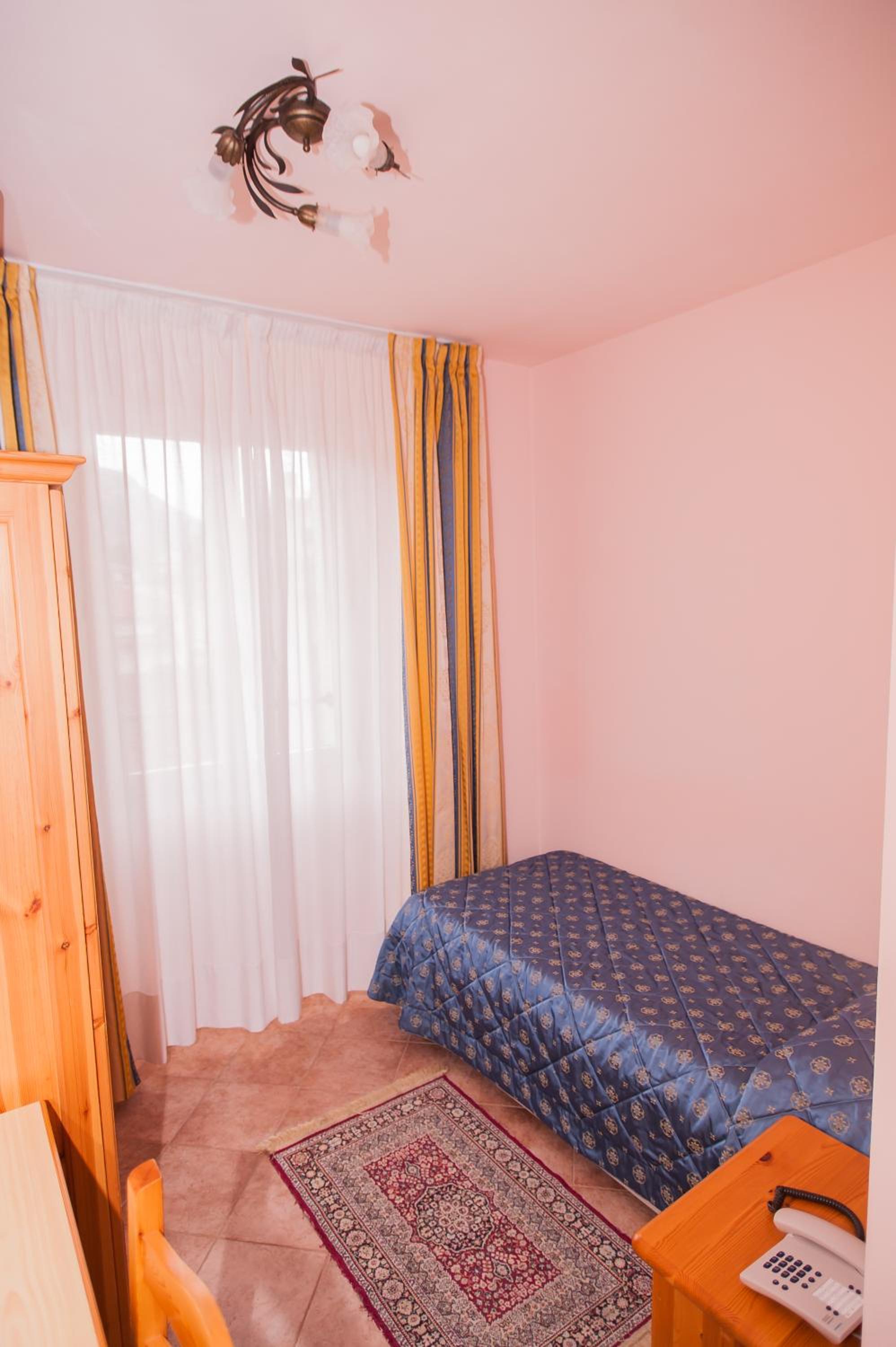 Single Room photo 3