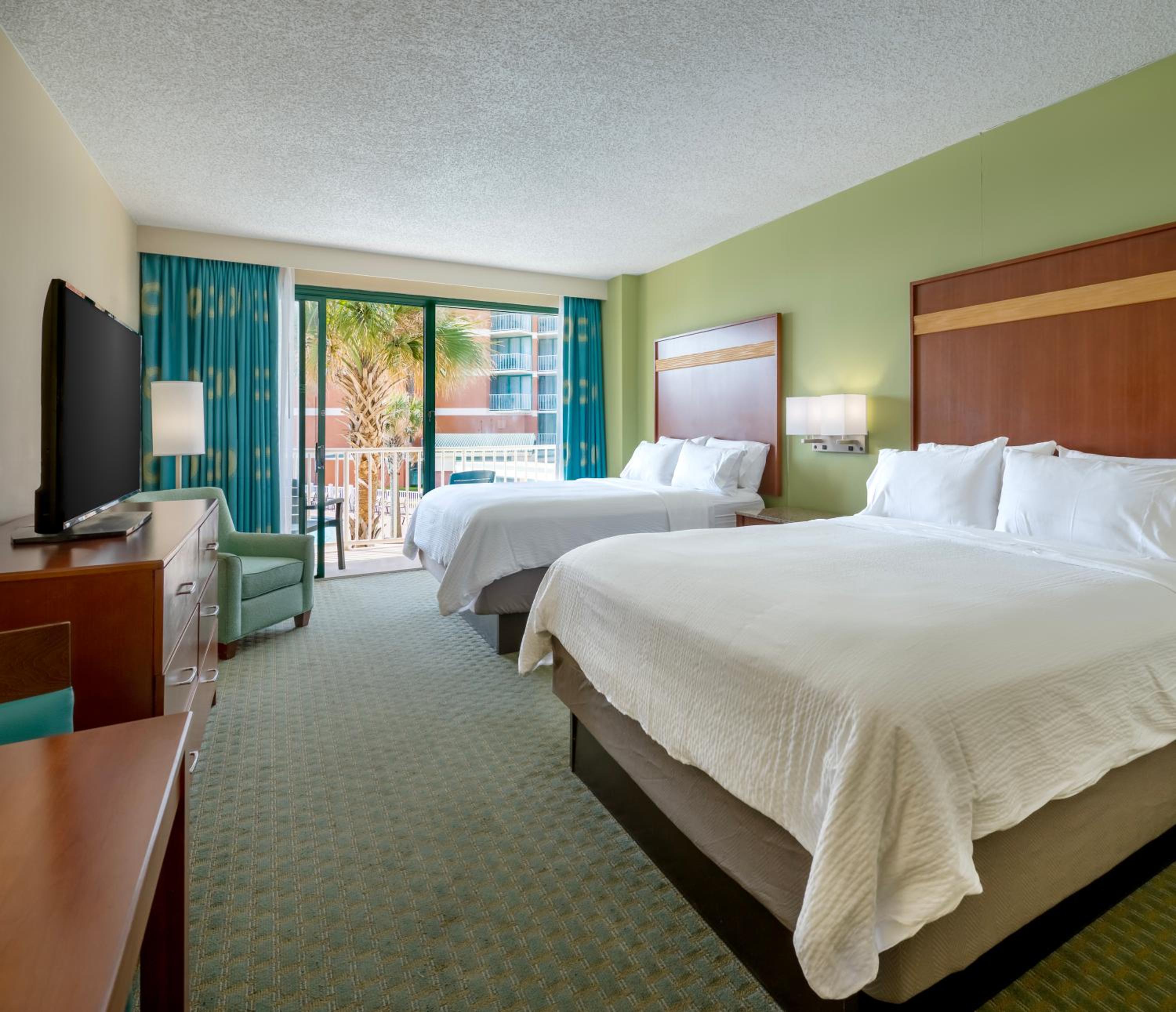 Standard Queen Room with Two Queen Beds and Ocean View - Photo 3