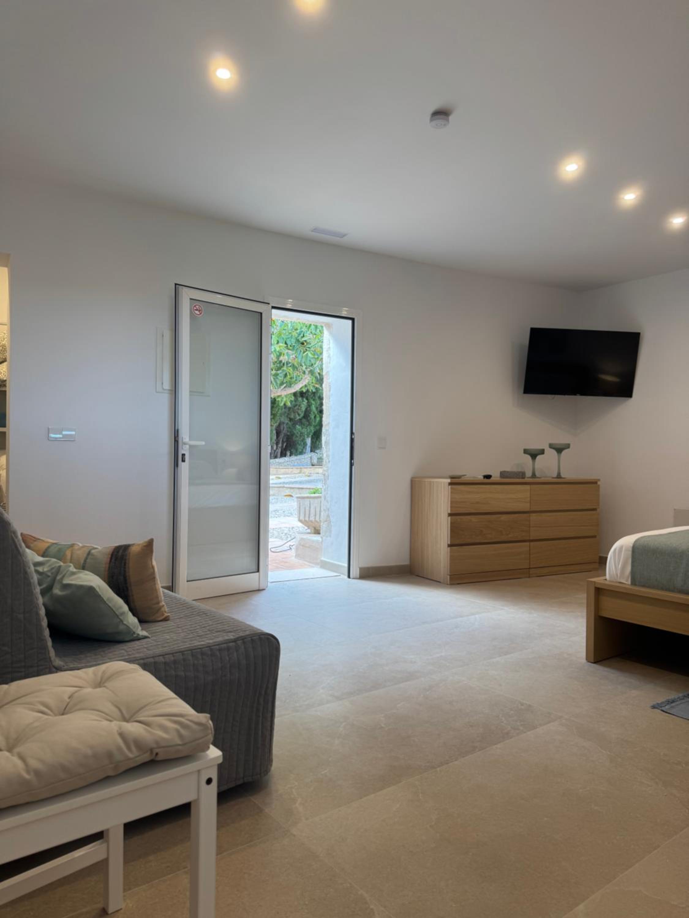 One-Bedroom Deluxe Apartment
