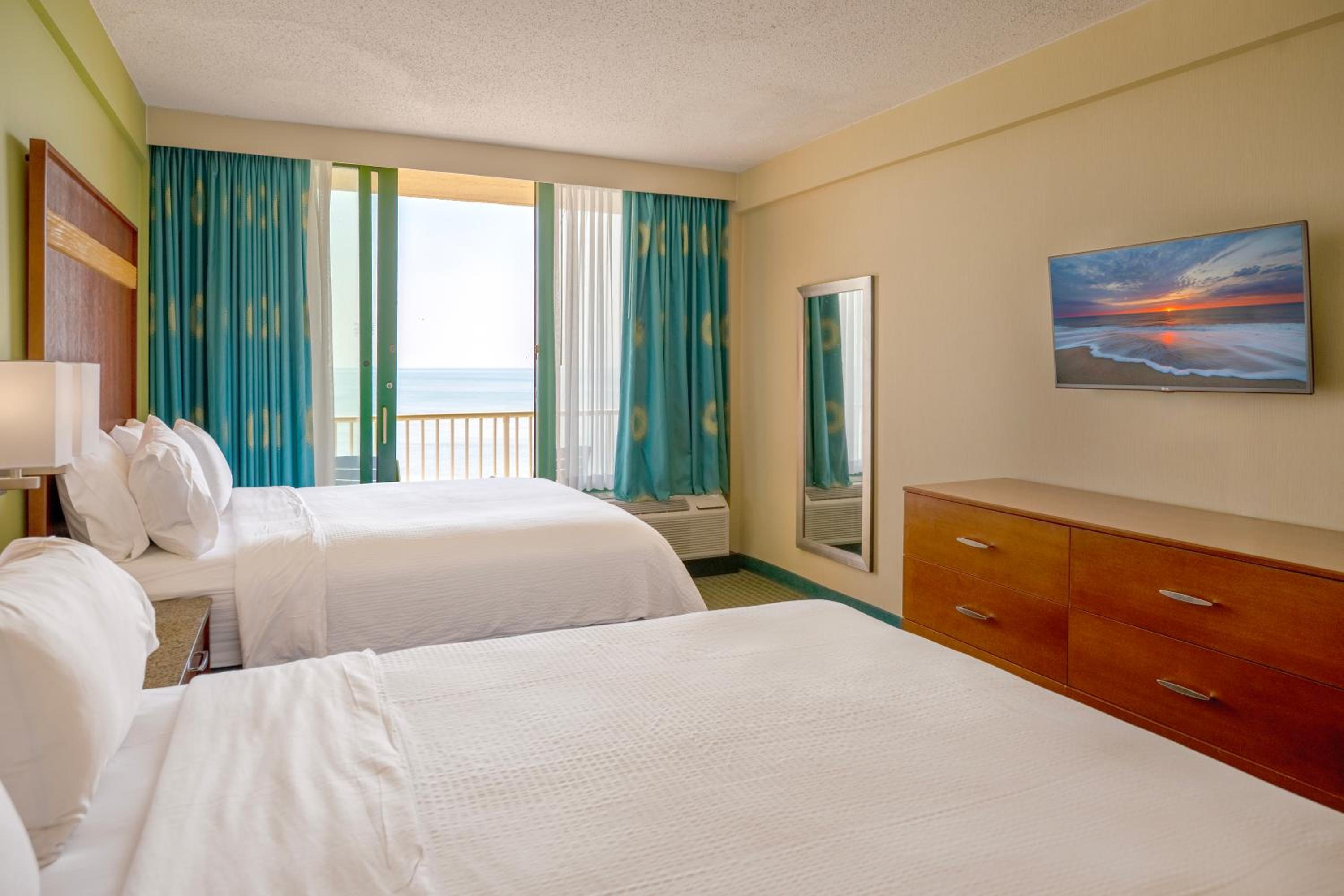 Standard Queen Room with Two Queen Beds and Ocean View - Photo 1