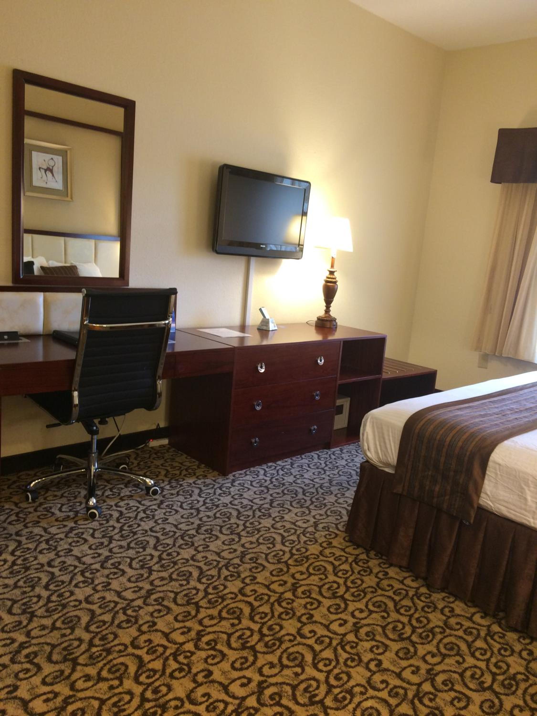 Studio Suite with Two Queen Beds - Non-Smoking - Photo 5