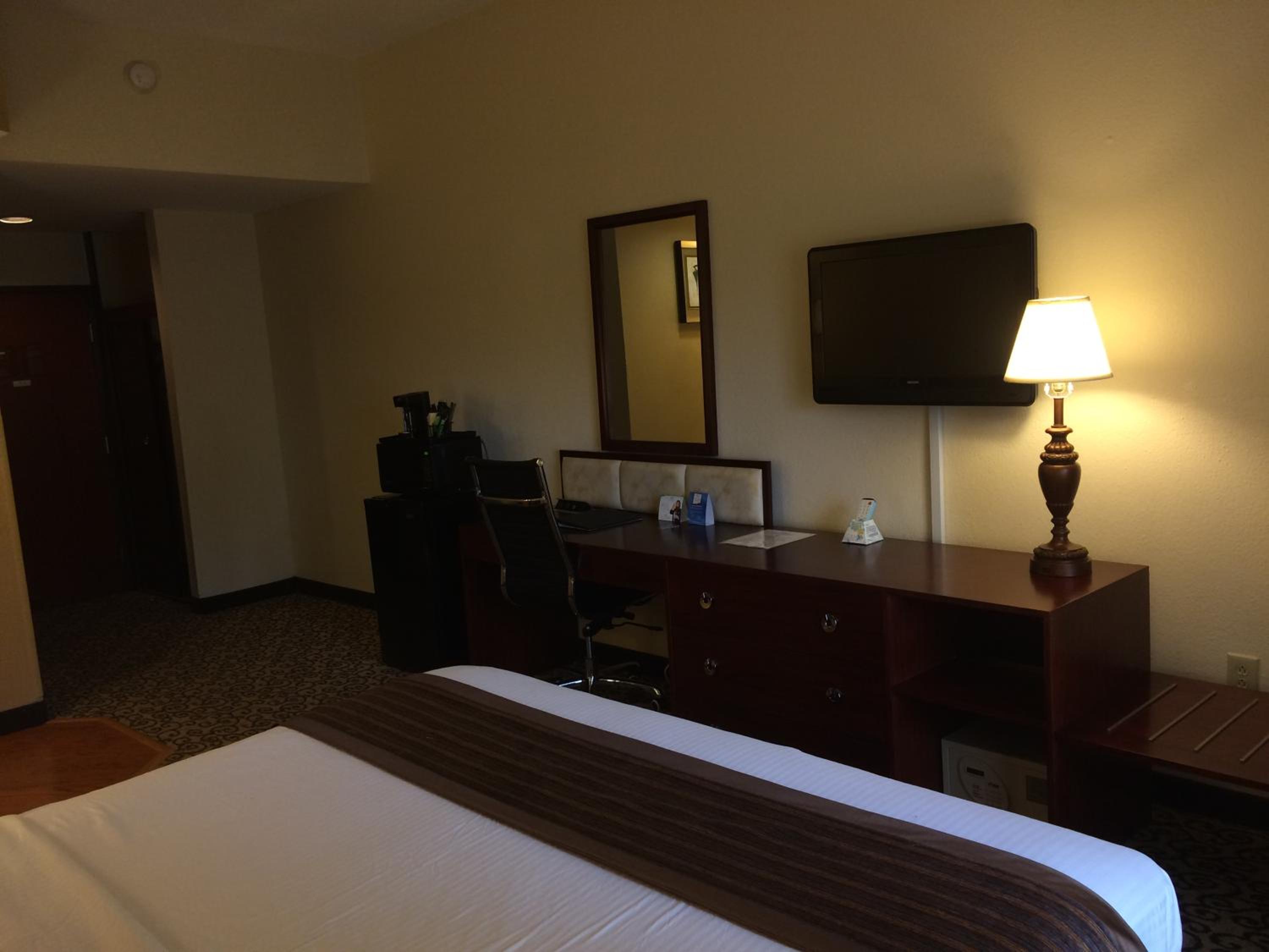 King Room - Non-Smoking - Photo 5