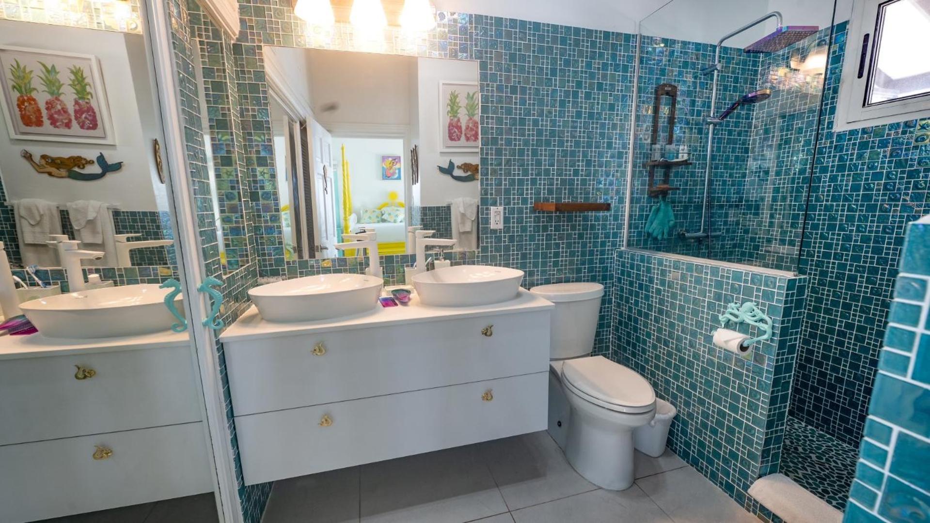 Deluxe King Suite photo 3