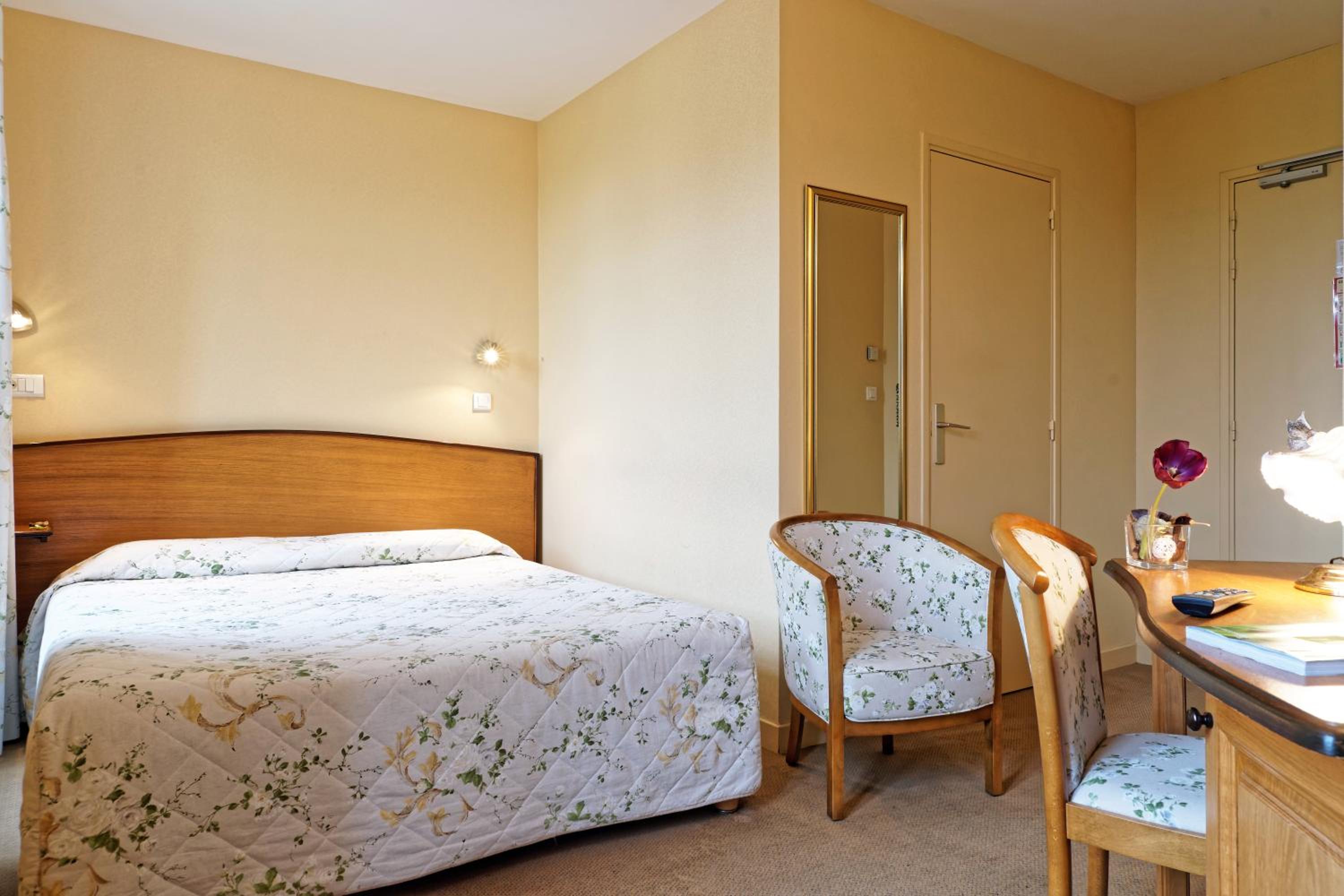 Double or Twin Room photo 2