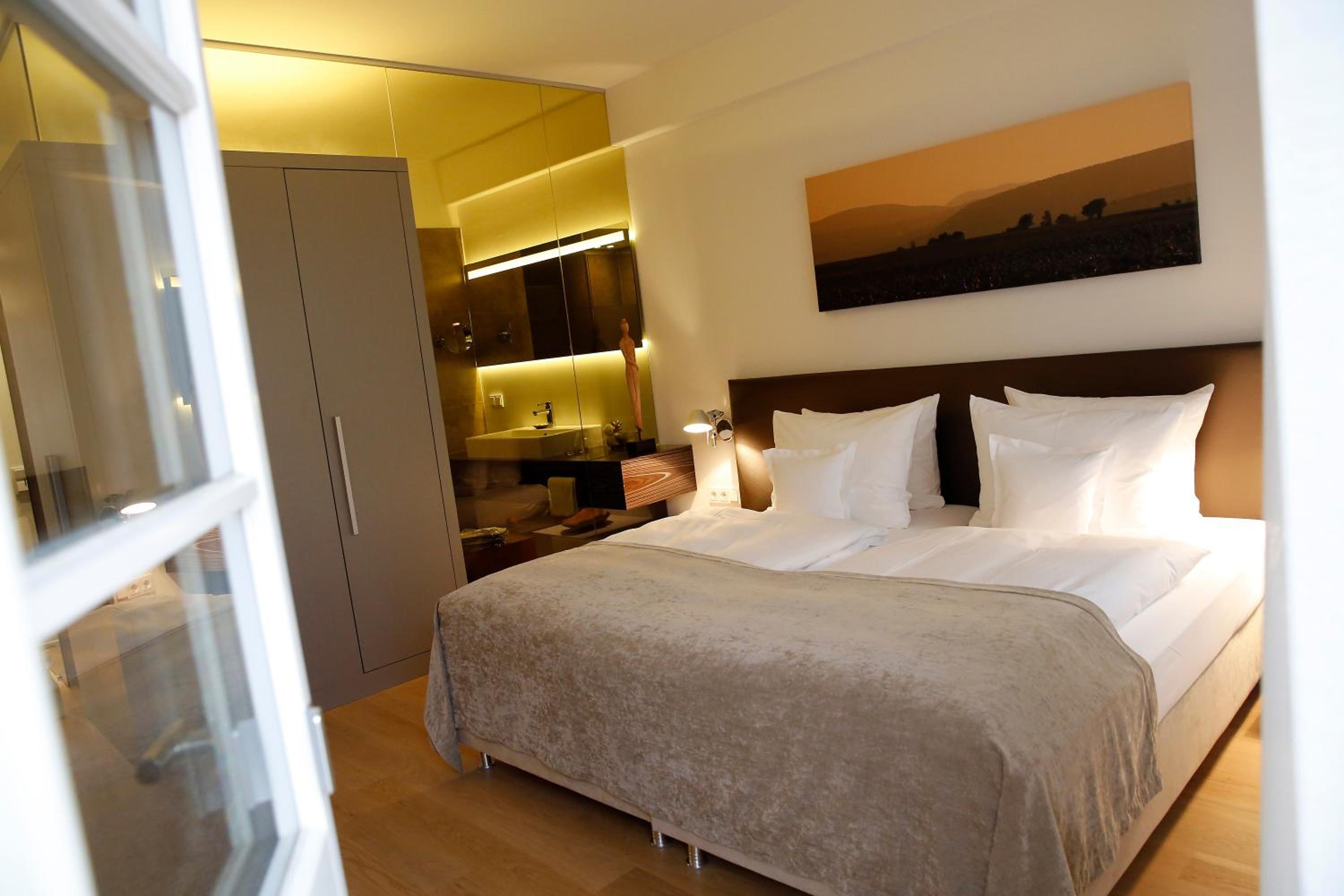 Comfort Double Room with Balcony - Photo 3