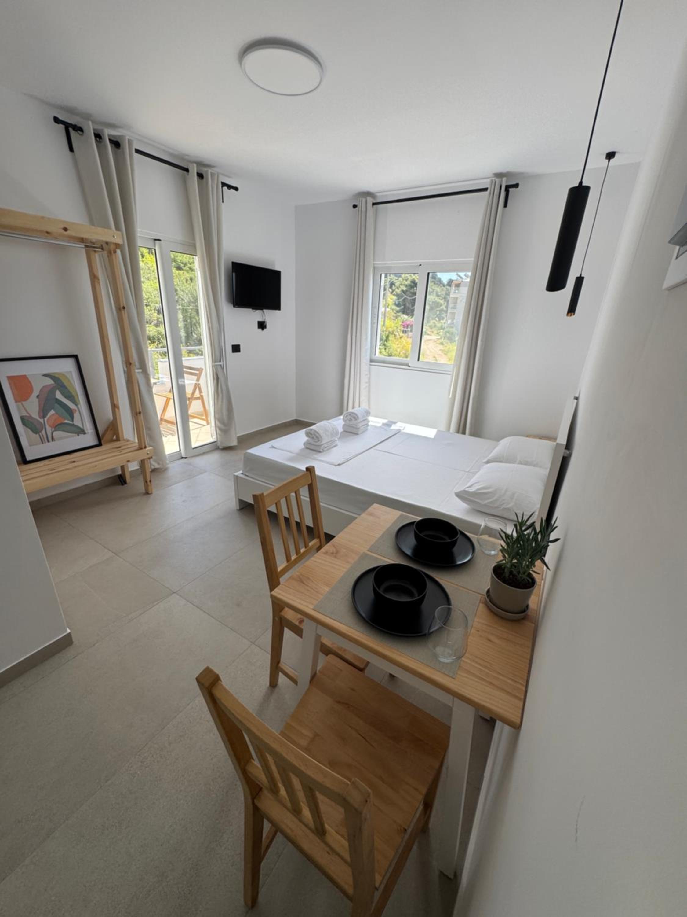 Deluxe Double Room with Side Sea View