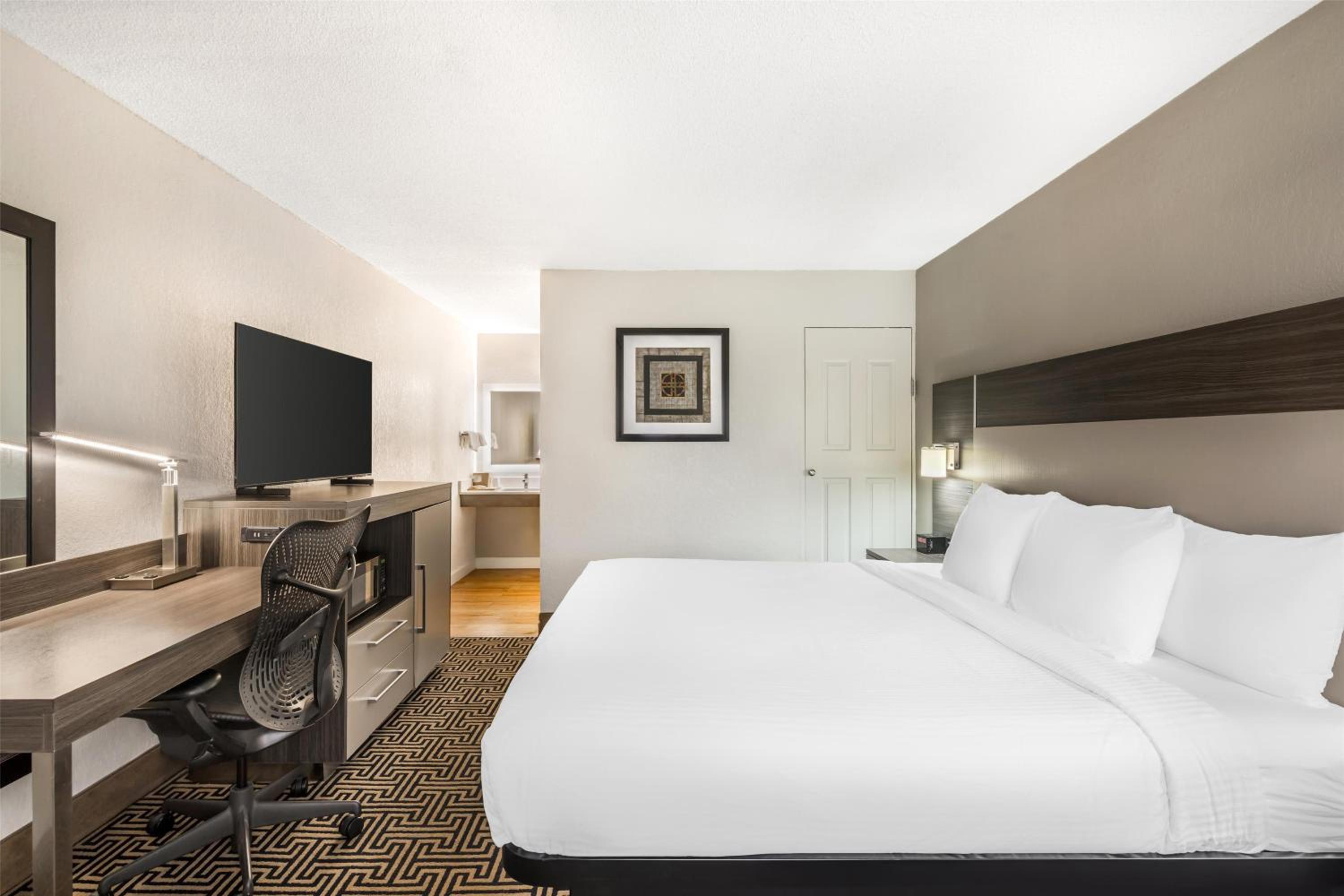 King Room with Bath Tub - Disability Access/Non-Smoking