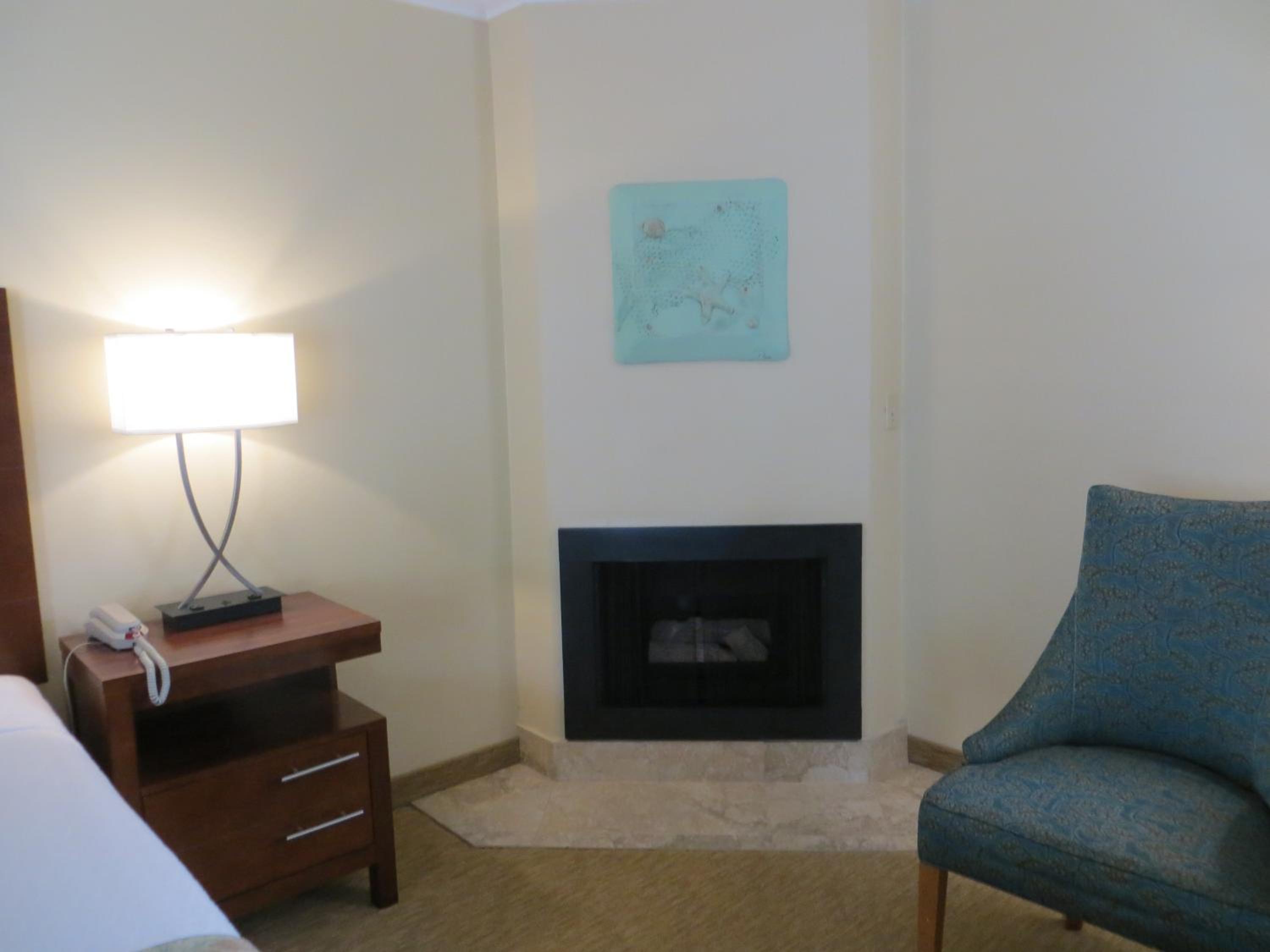Deluxe King Room with Ocean View and Fireplace photo 3