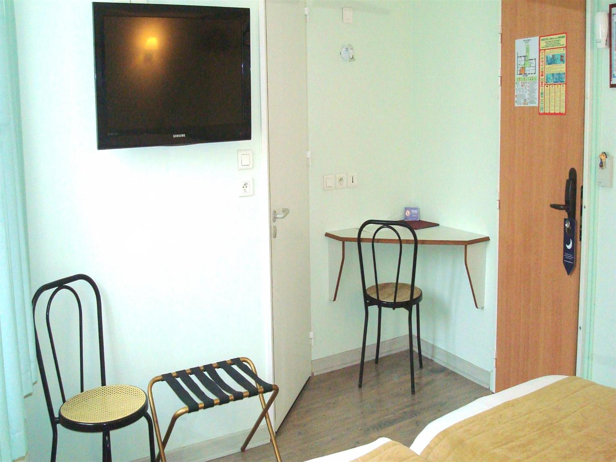 Twin Room - Photo 3