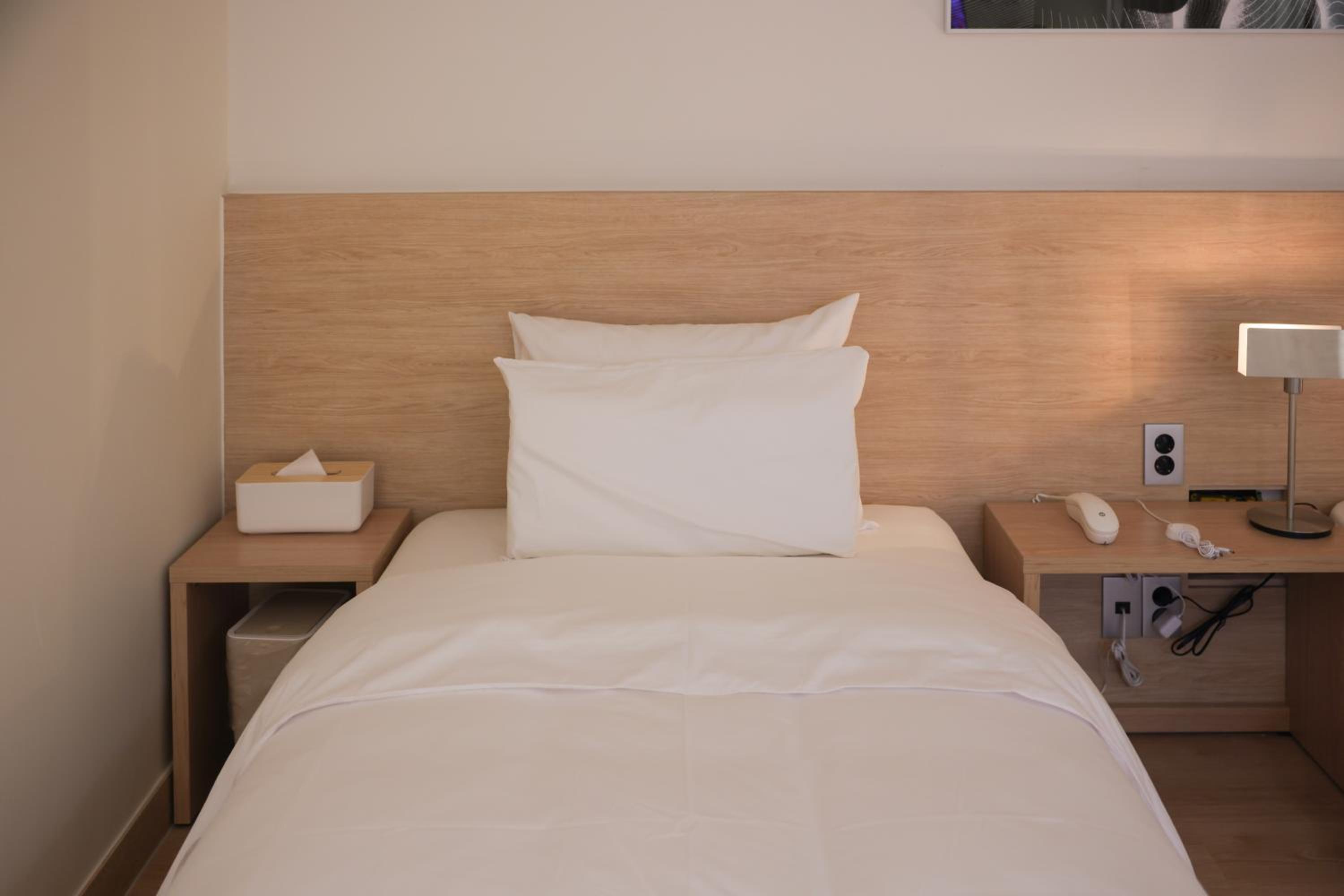 Premium Twin Room with Movie