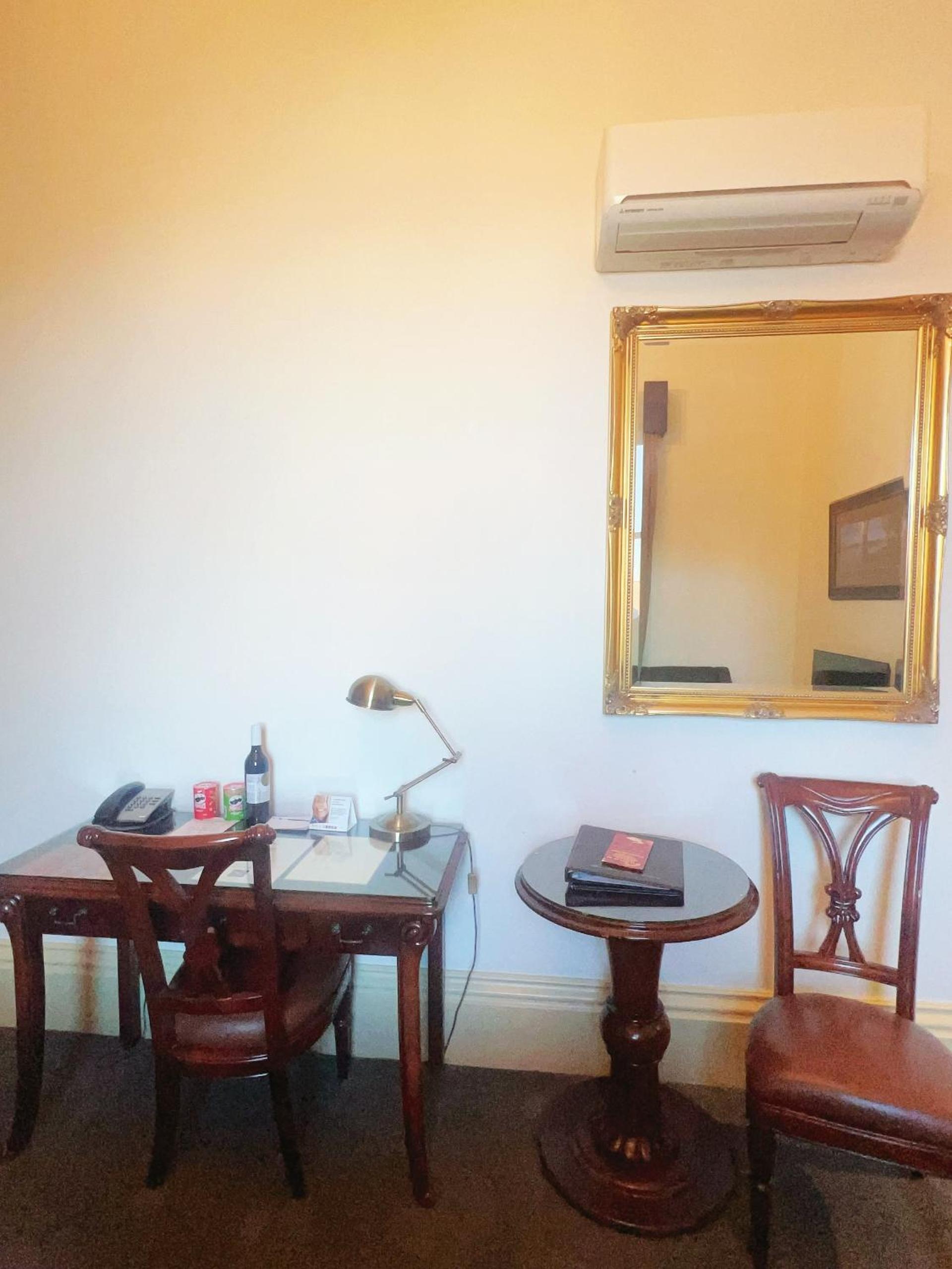 King Room - Non-Smoking - Photo 2