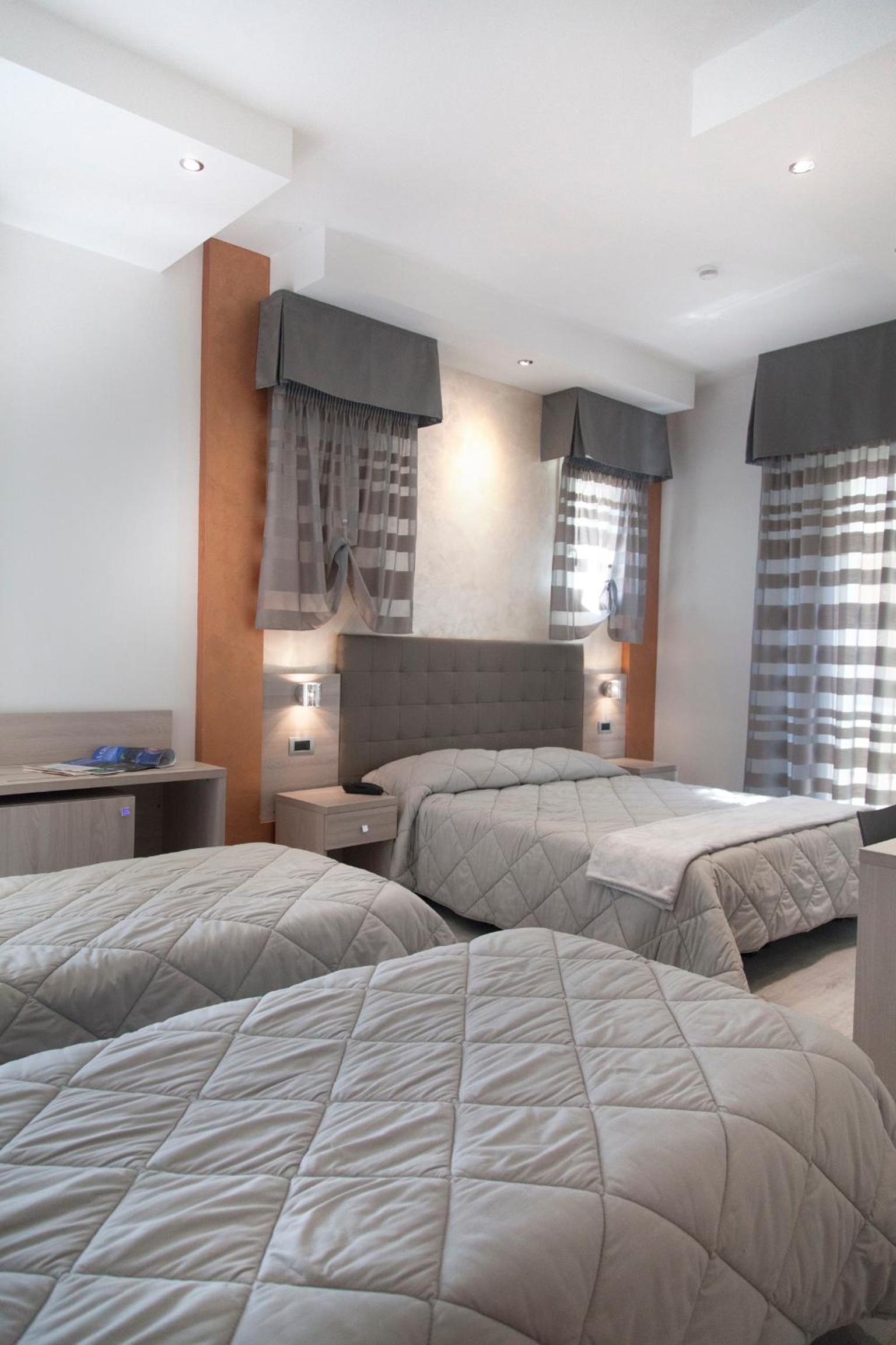 Panoramic Quadruple Room - Photo 8
