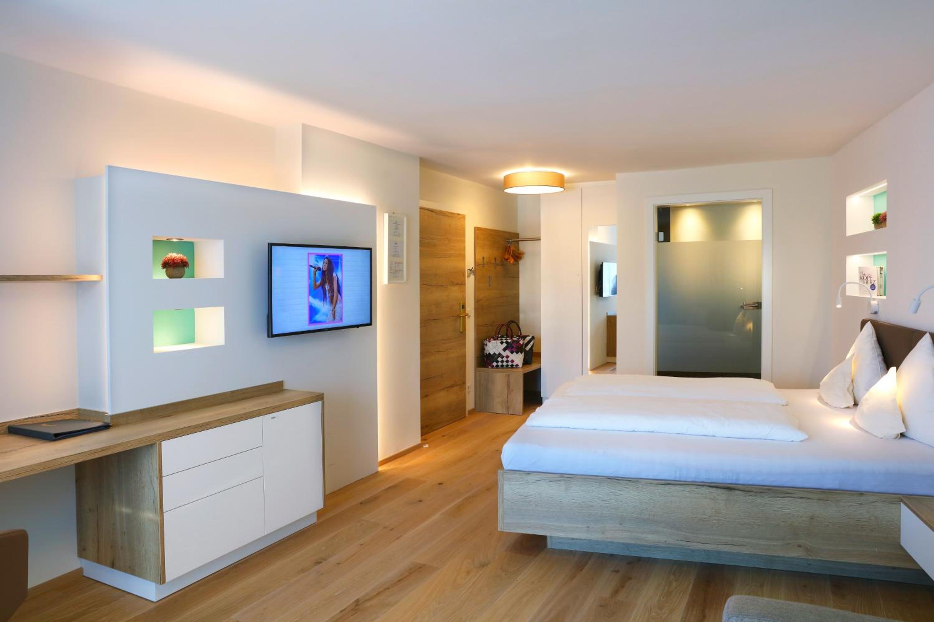 Superior Double Room with Sofa Bed photo 2