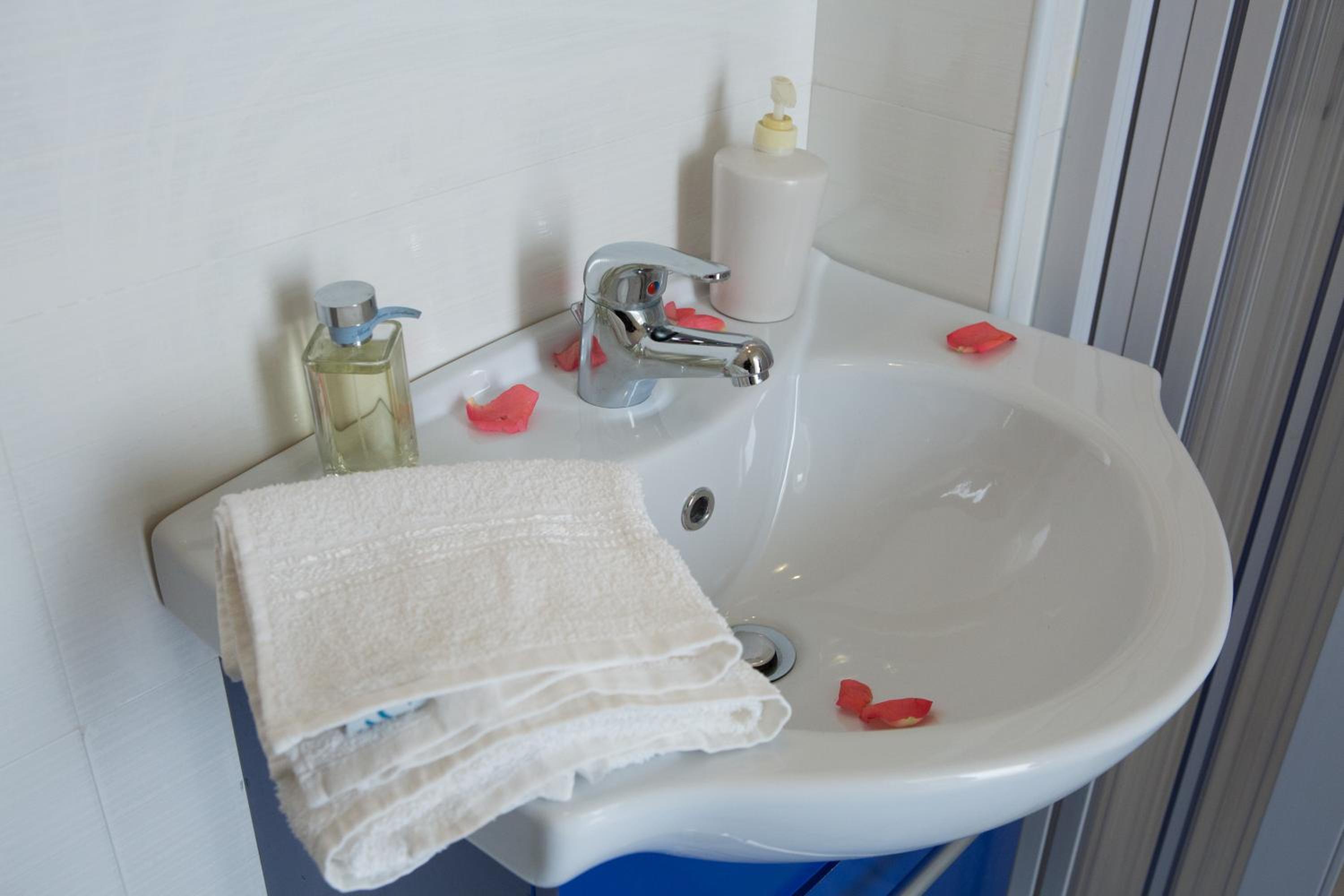 Economy Double Room photo 2