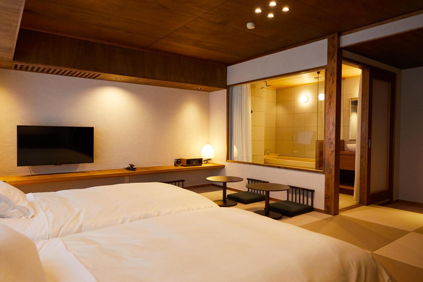 Quadruple Room with Bath photo 3