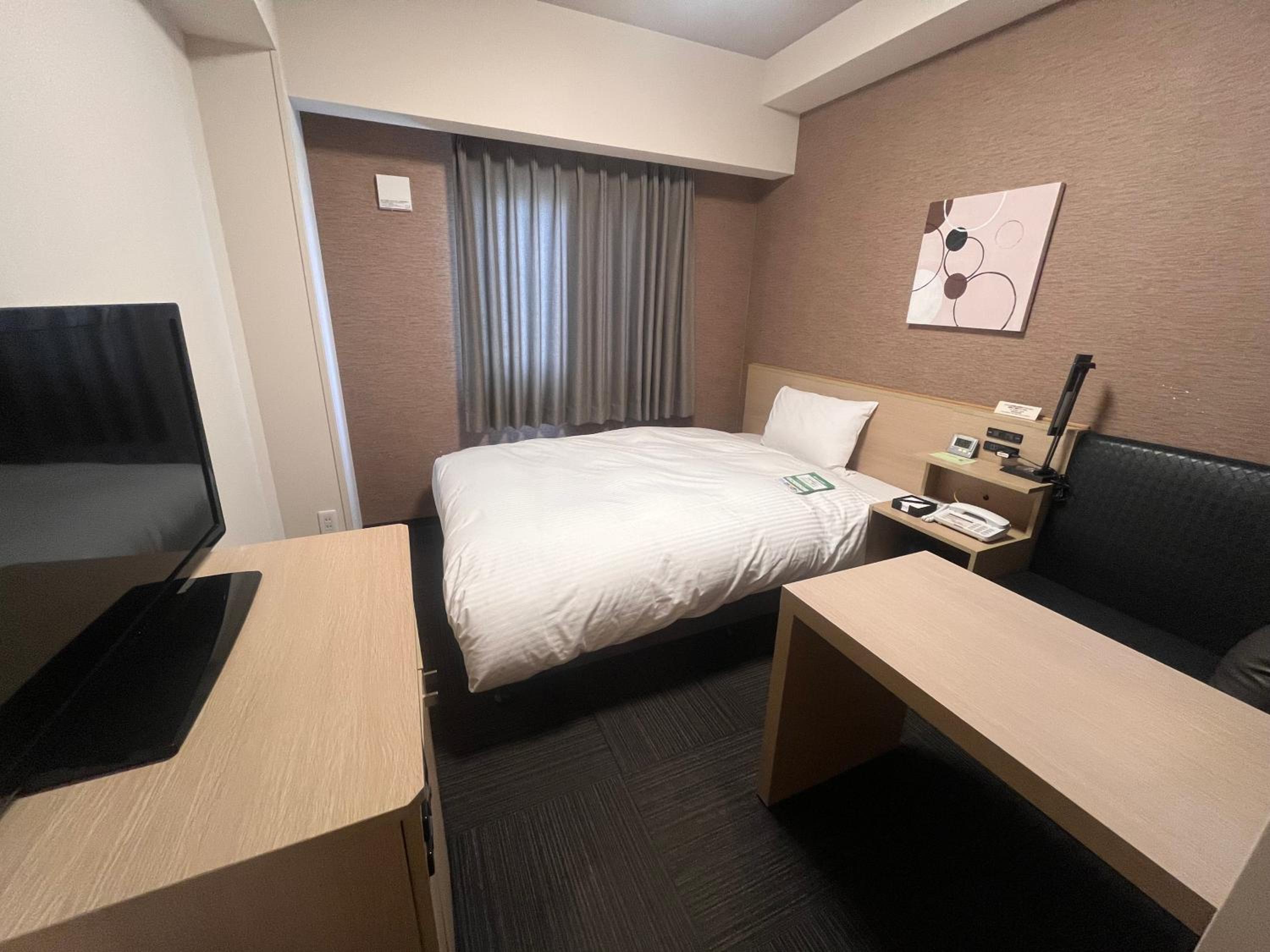 Single Room - Non-Smoking - With Smoking Area on the Floor photo 2