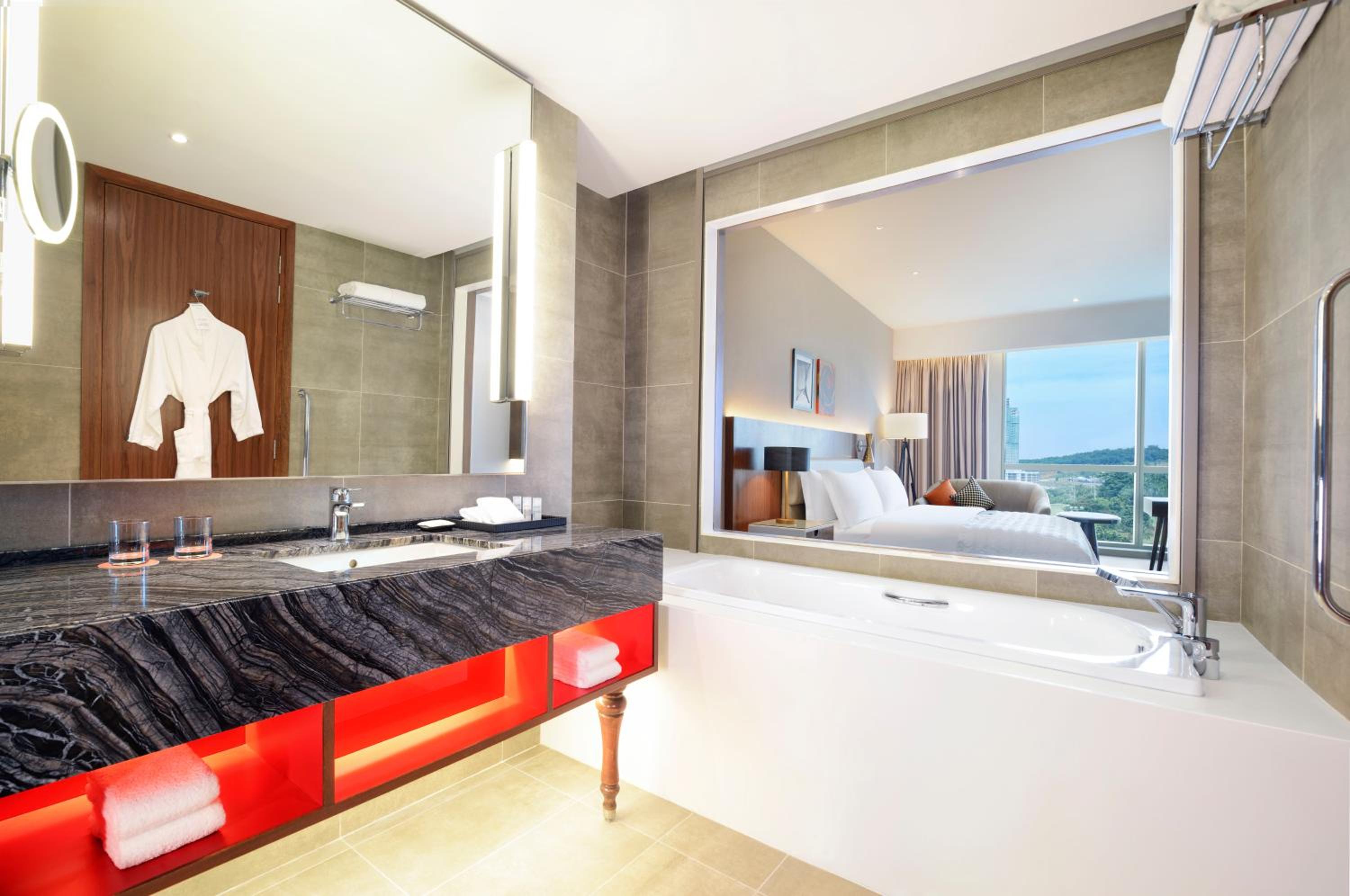 1 King Bed, Golf Course View, Guest Room photo 2