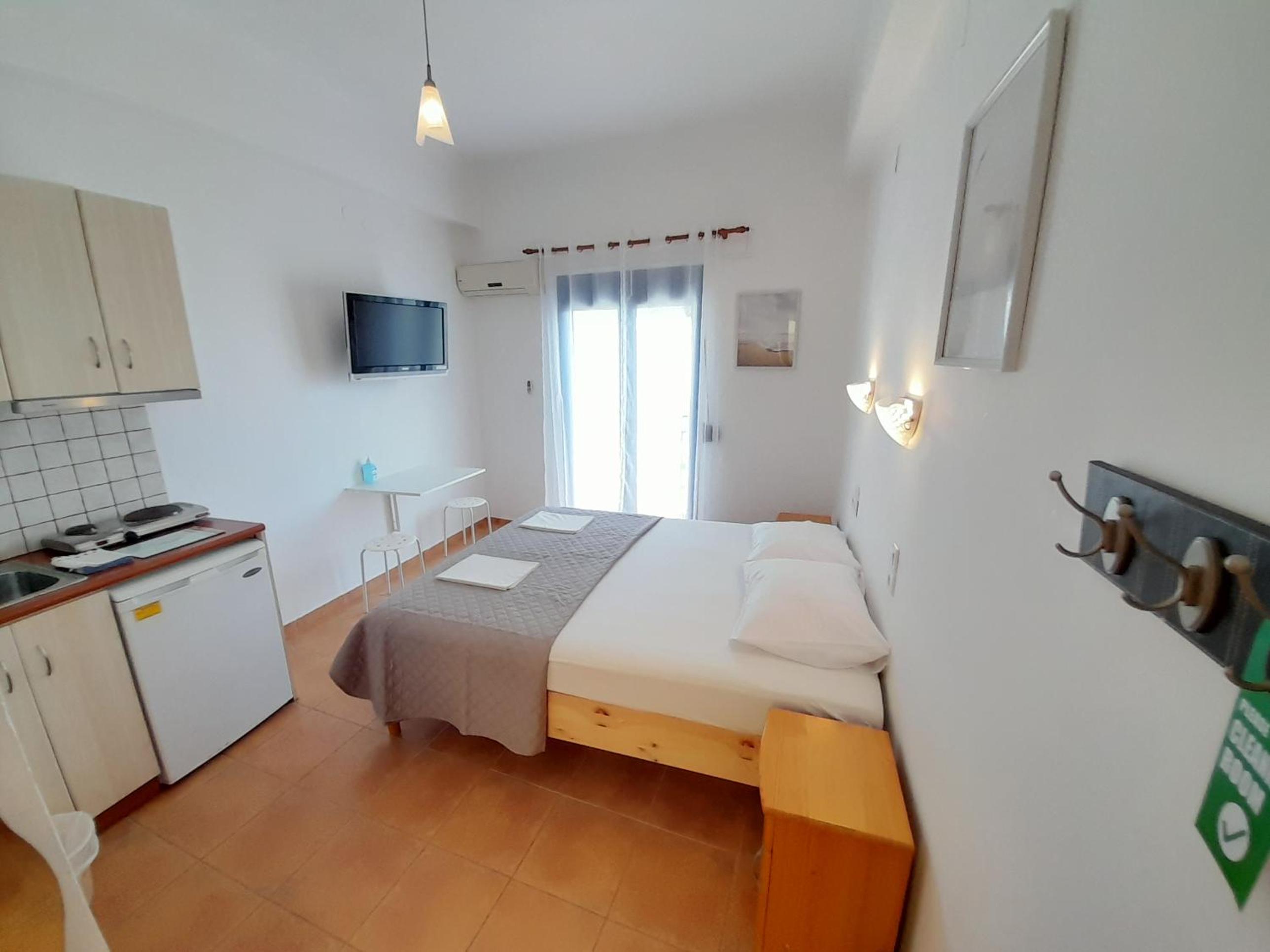 Double Room with Balcony and Sea View photo 3