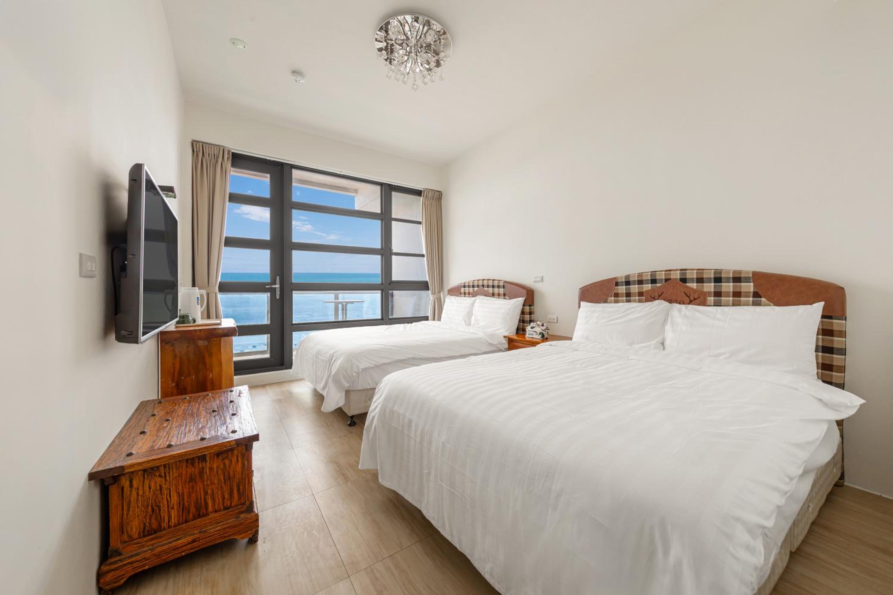 Quadruple Room with Sea View and Balcony photo 3