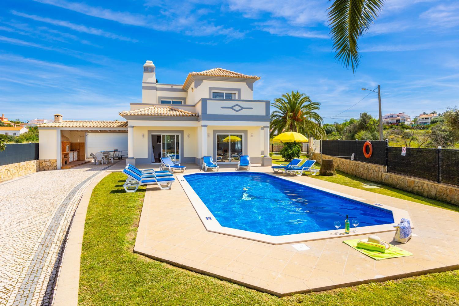 Villa photo 2