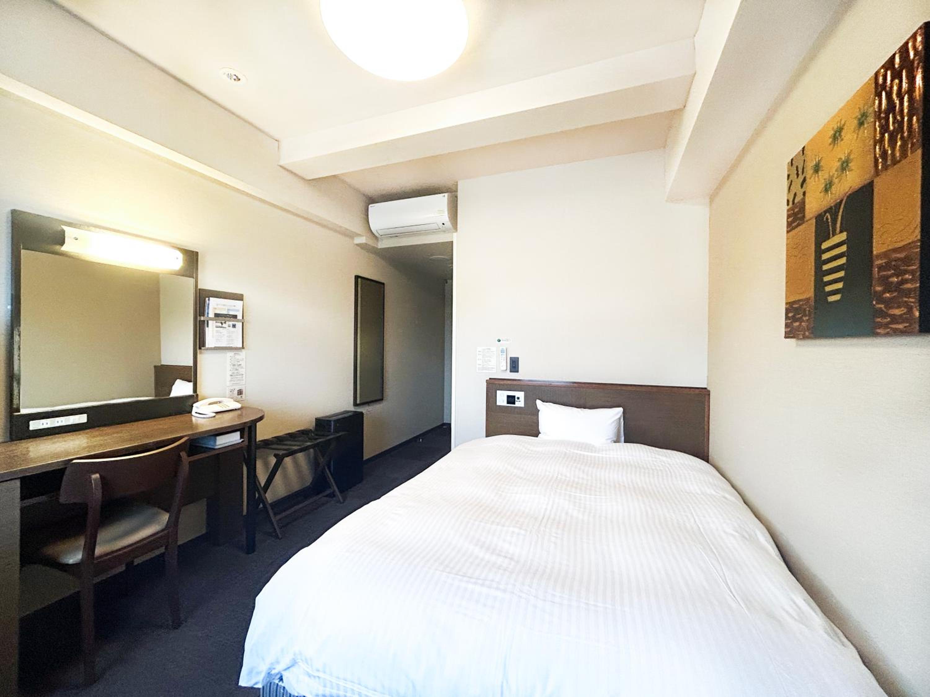 Single Room - Smoking - No Daily Cleaning