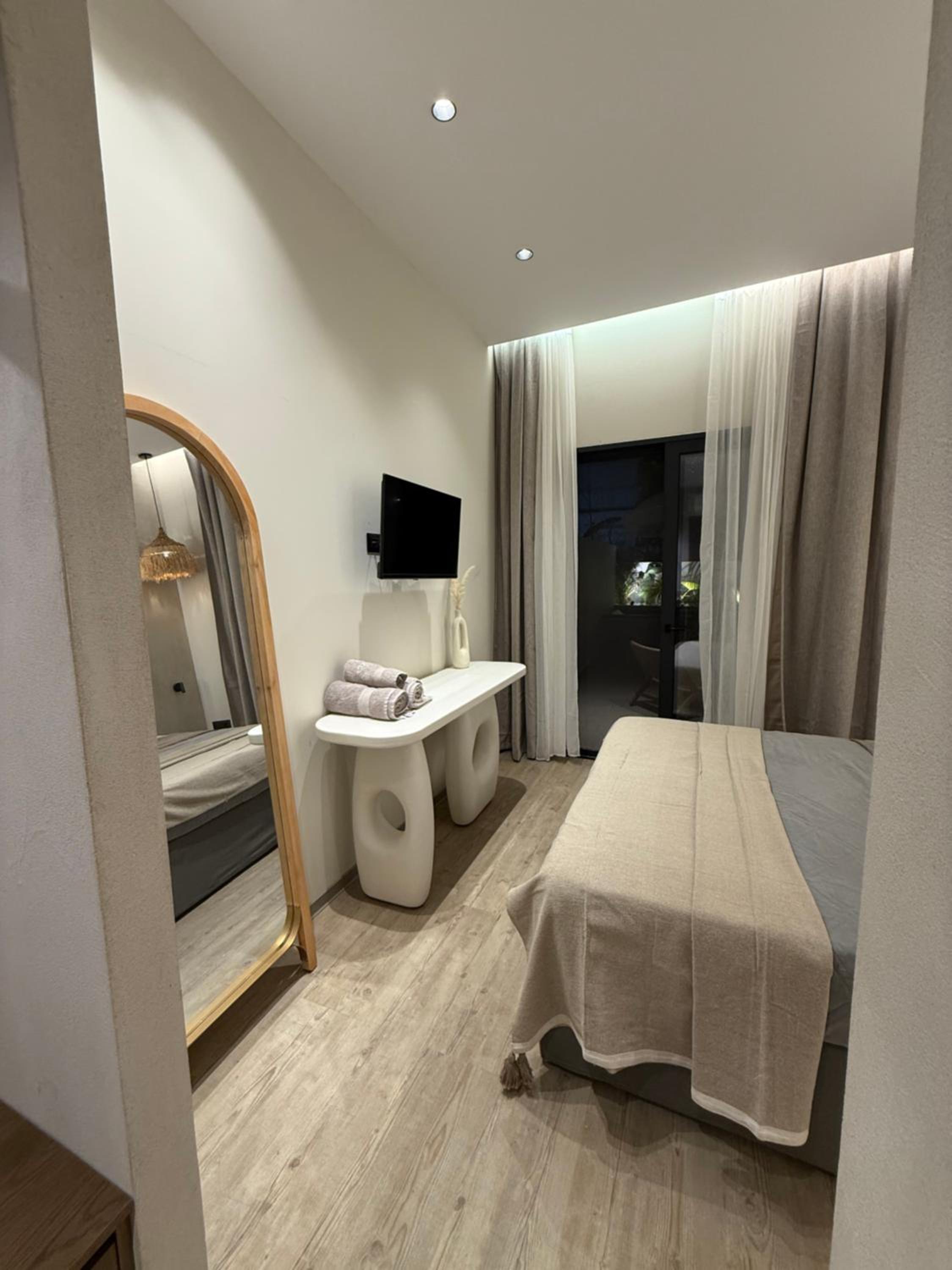 Deluxe King Suite