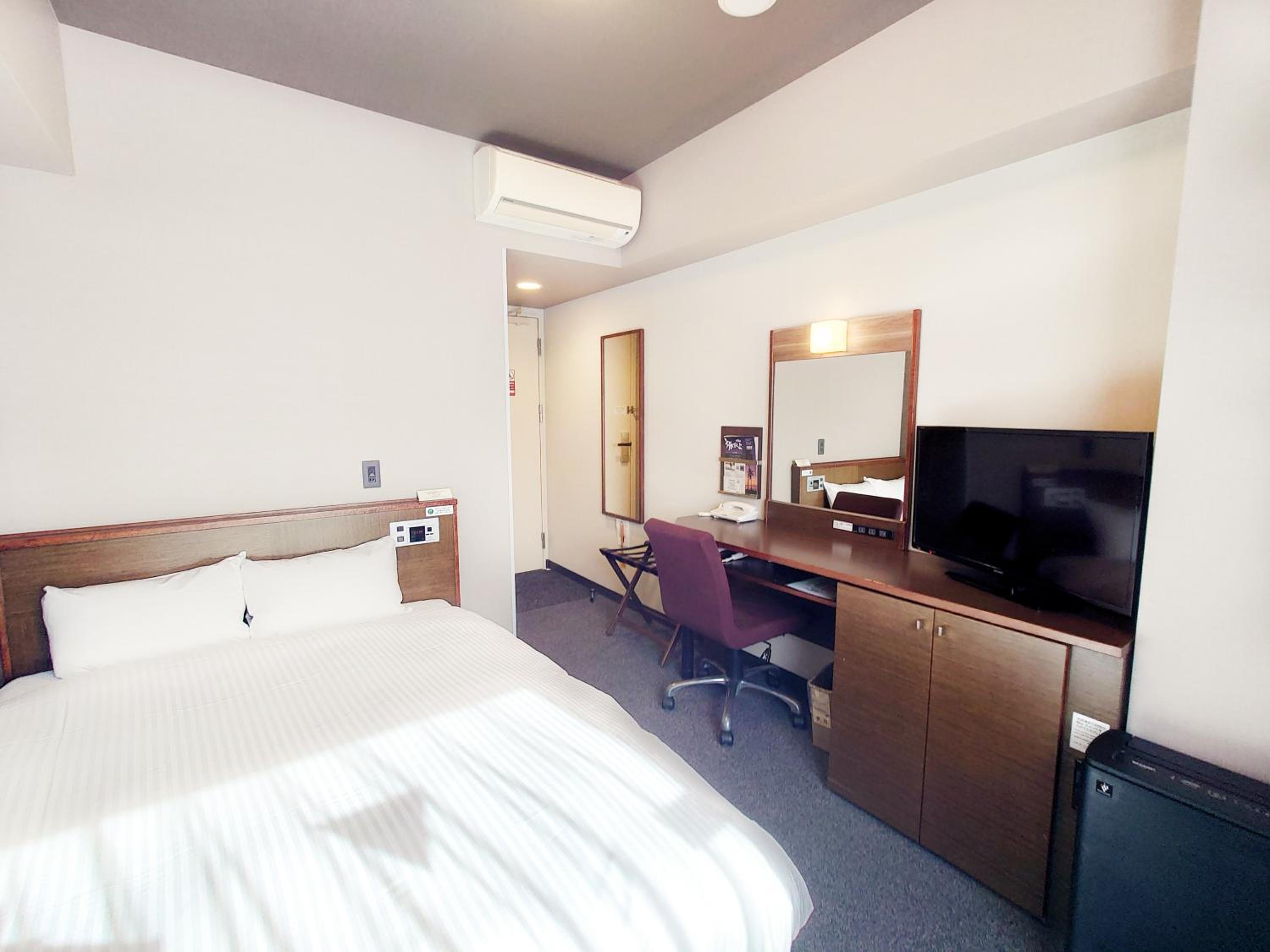 Small Double Room - Non-Smoking - Photo 9