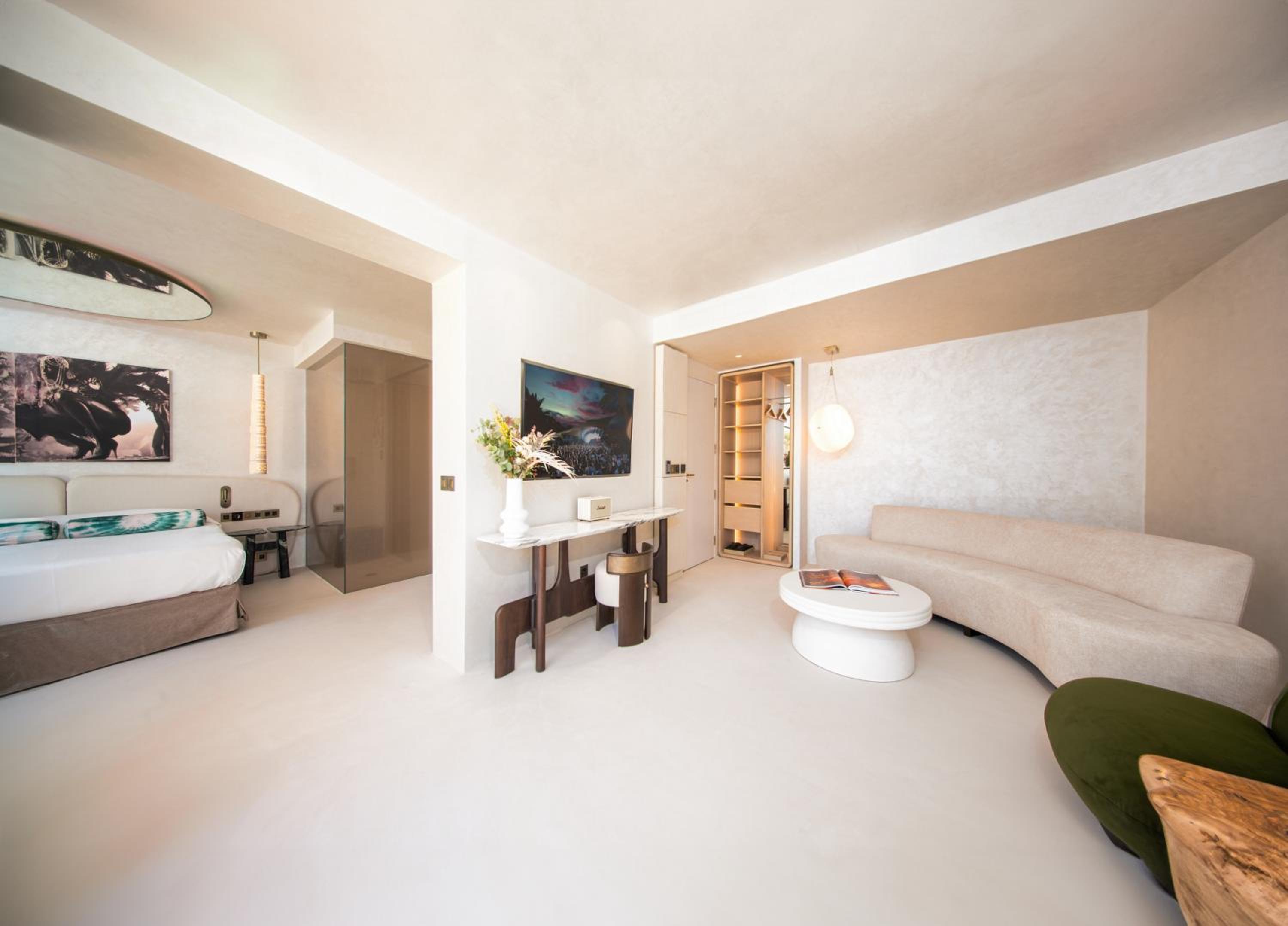 Junior Suite with Terrace- Entrance to Pacha Club Included photo 3