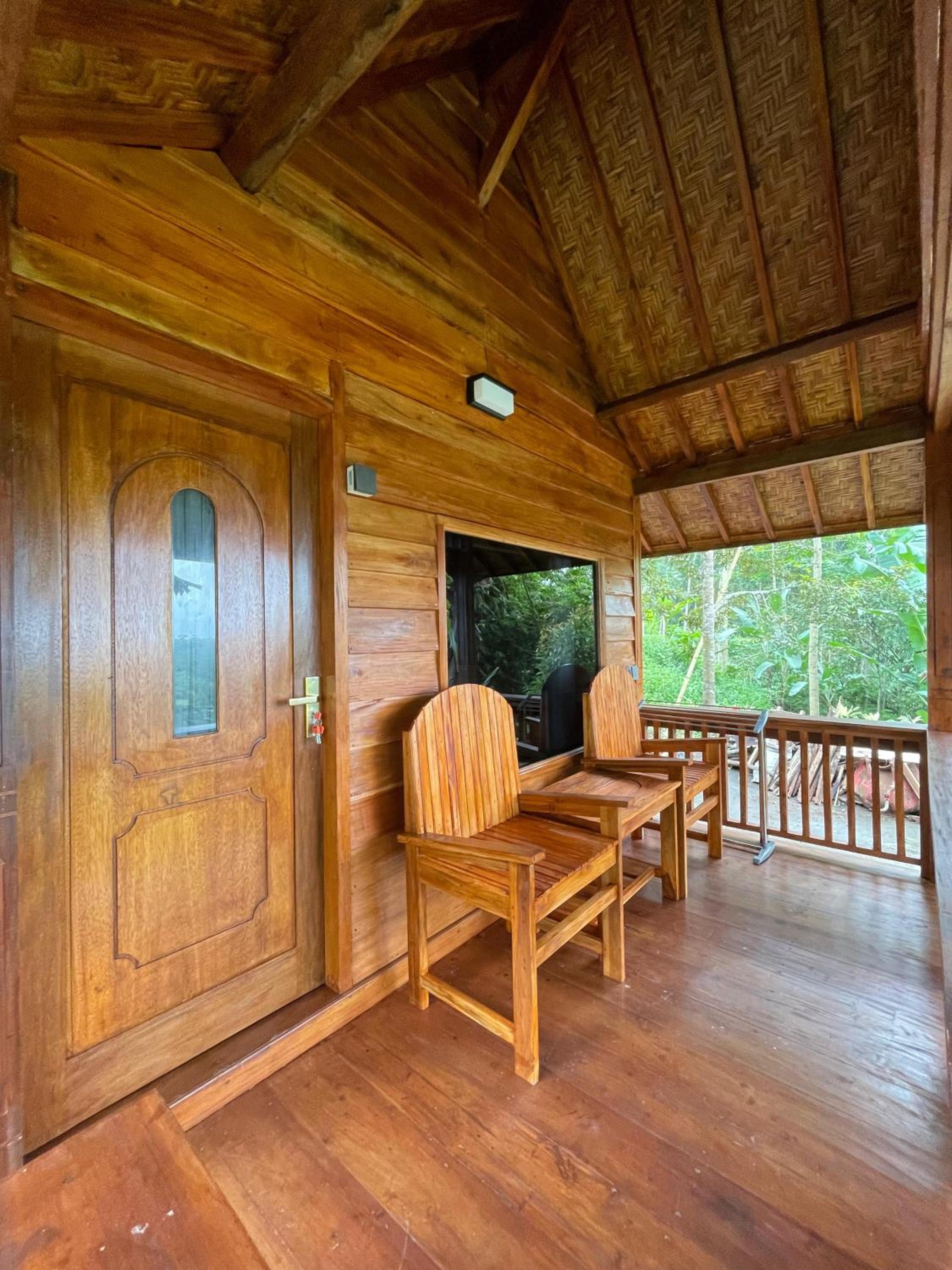 Deluxe Room (2 Adults + 1 Child) photo 2
