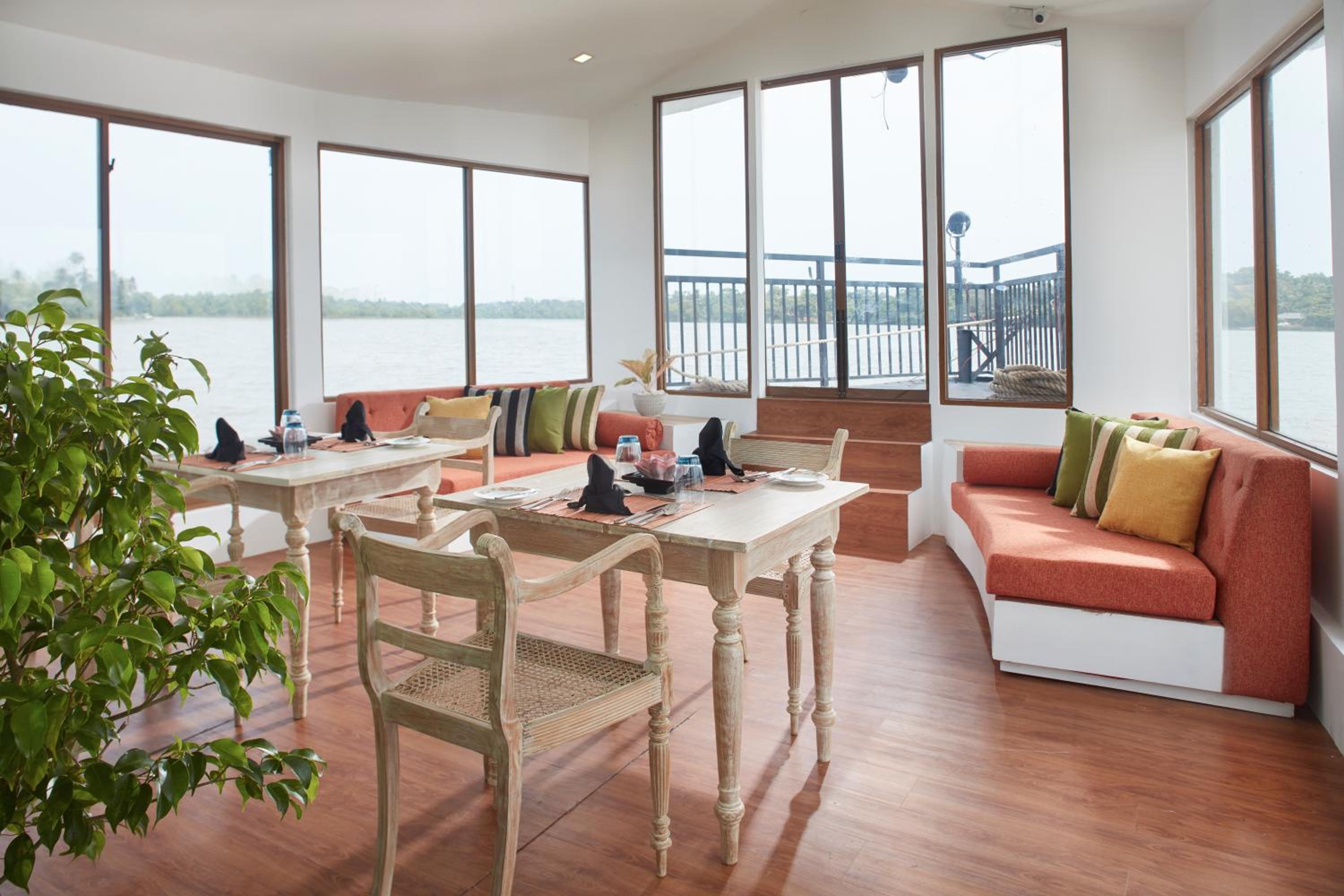 Double Room with Lake View photo 2