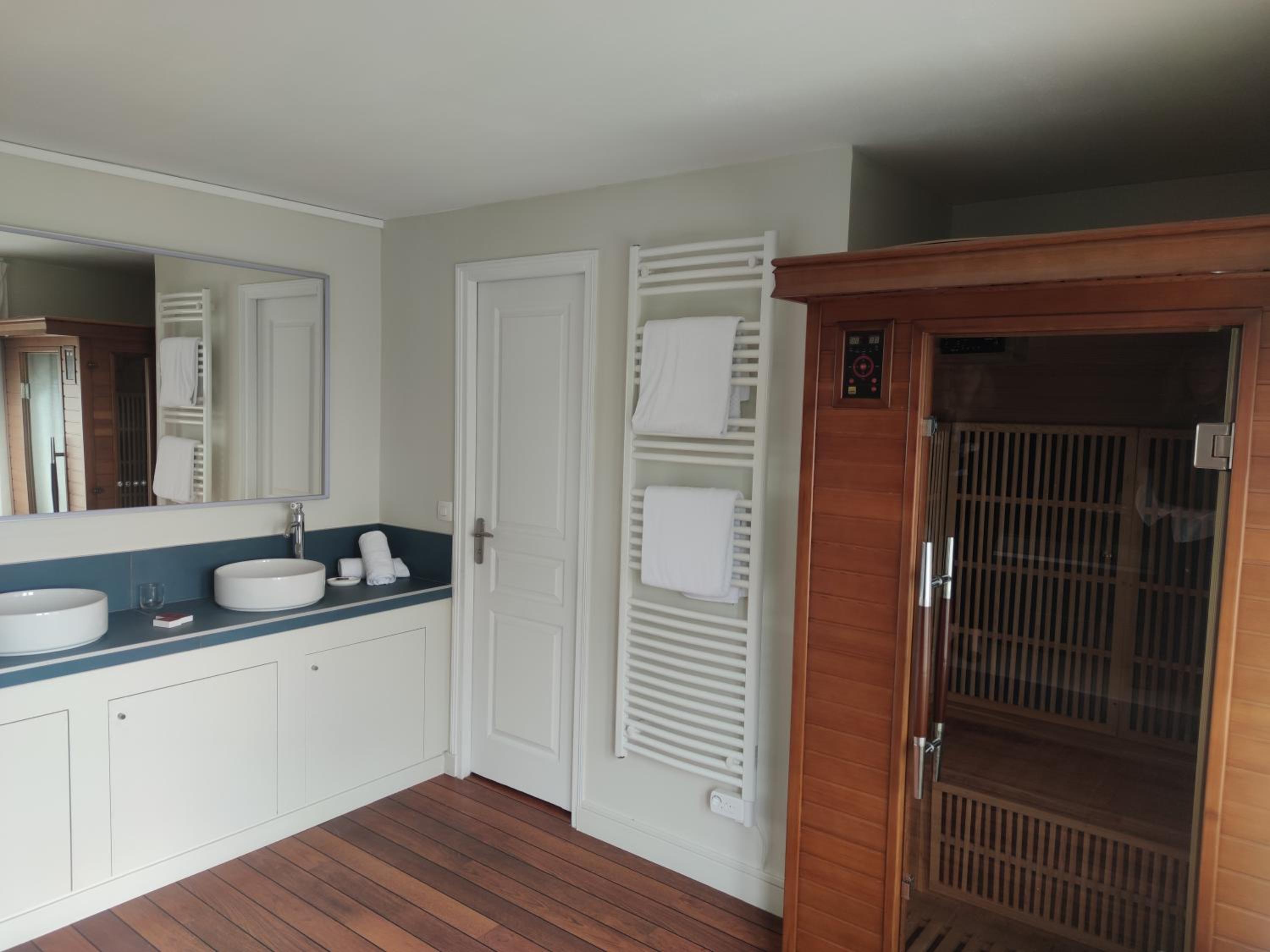 Suite with Lake View photo 2