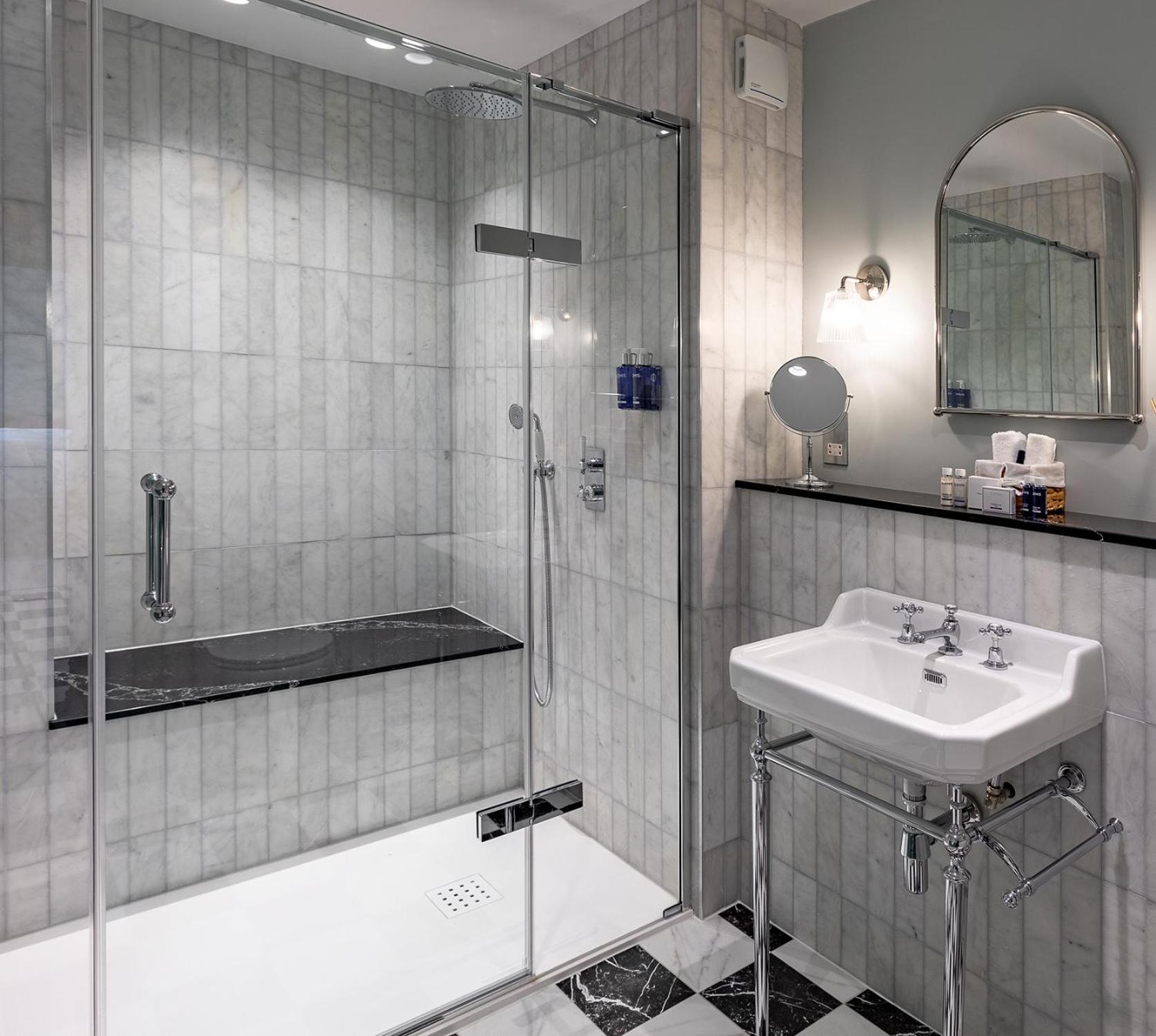 Queen Suite with Sea View