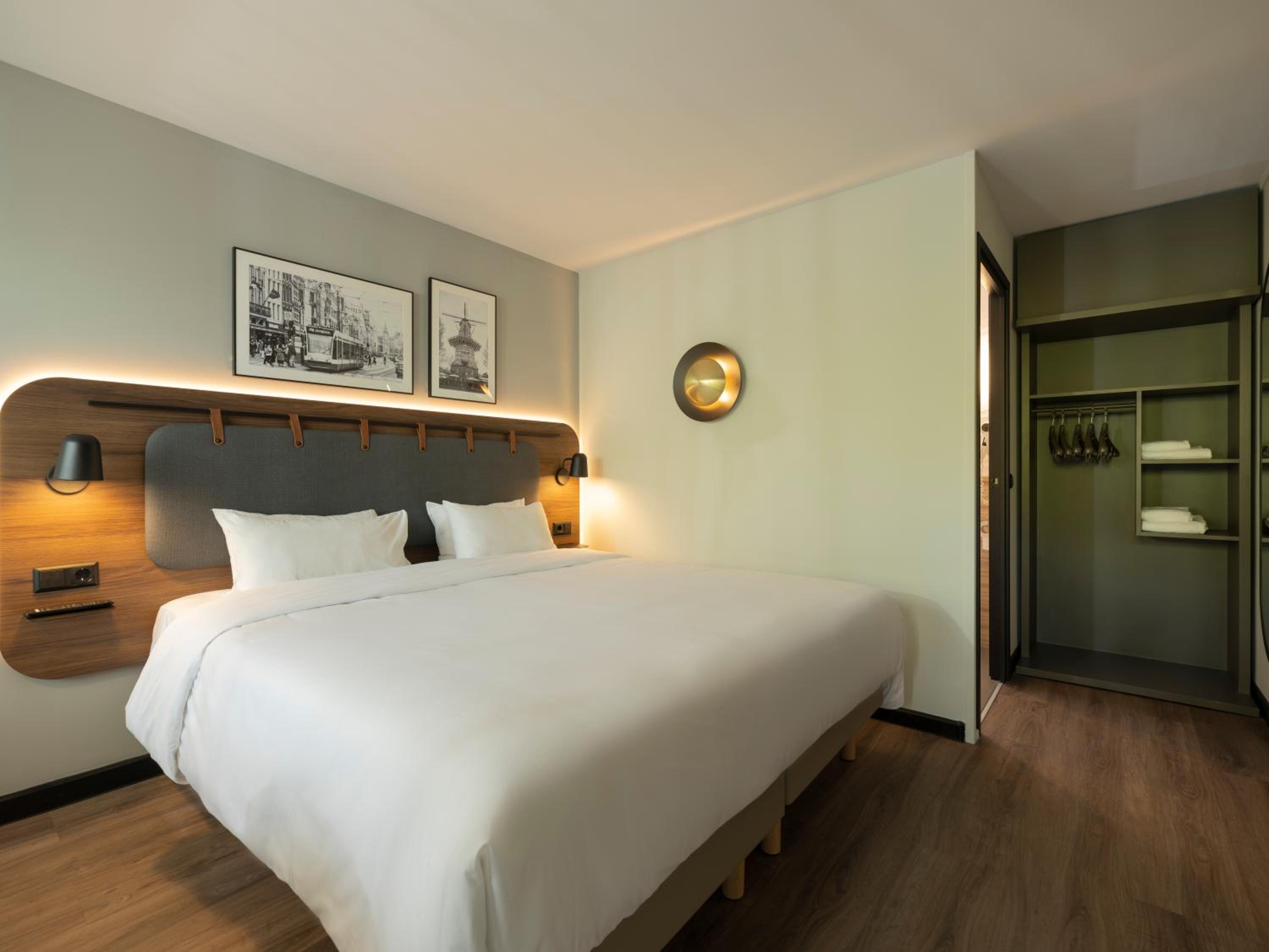 Superior Room - 1 King Bed - Photo 4