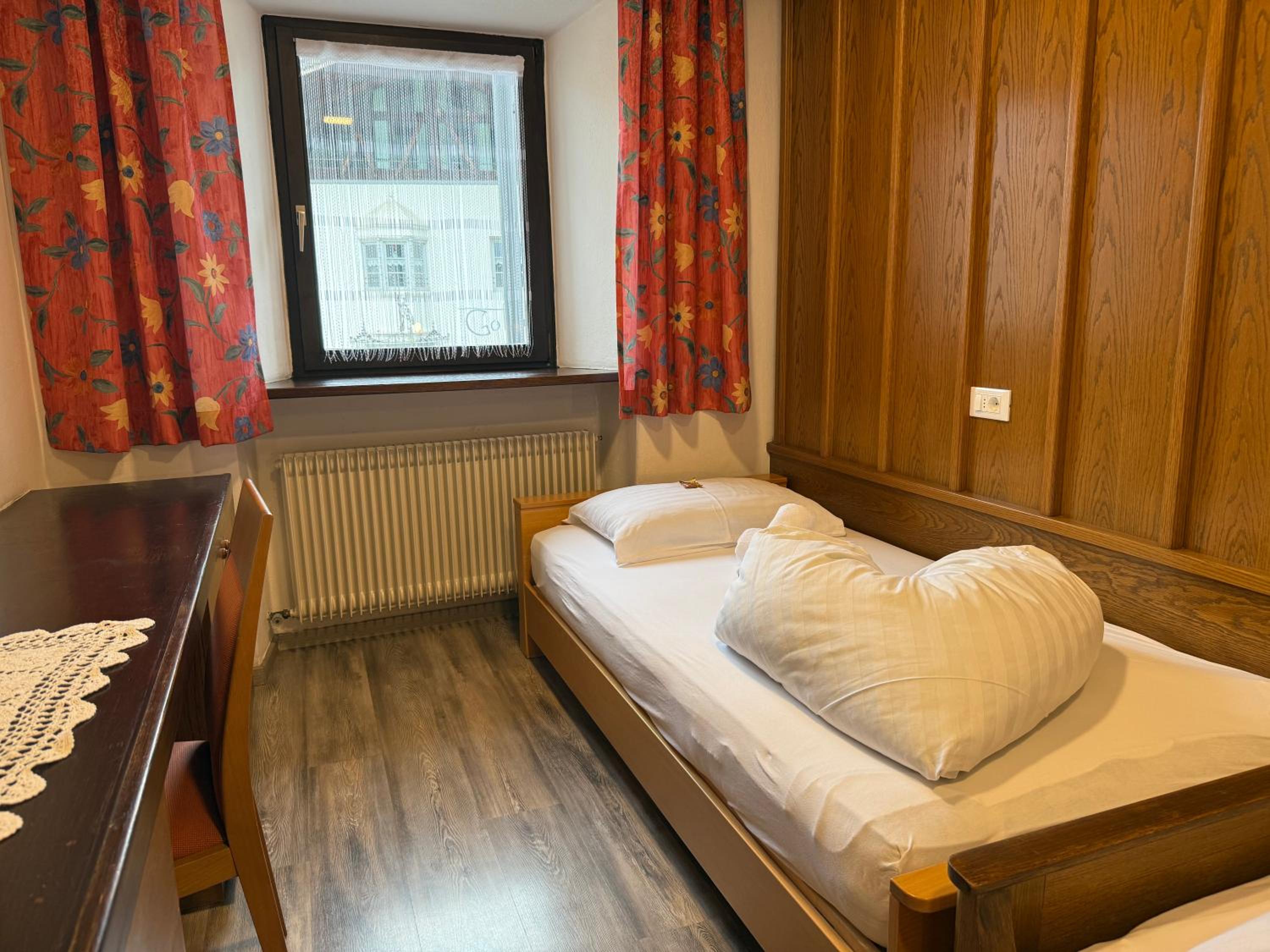 Single Room - Photo 1