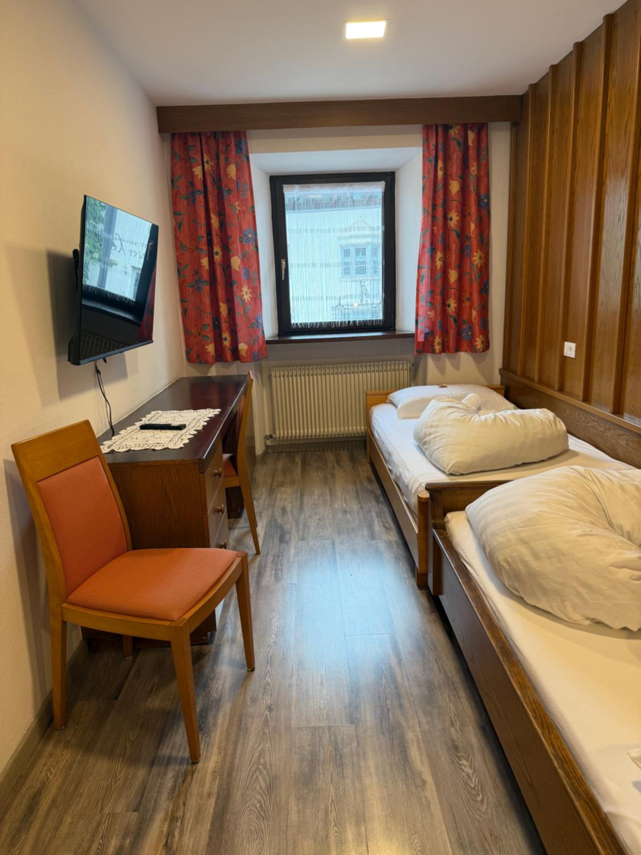 Single Room - Photo 2