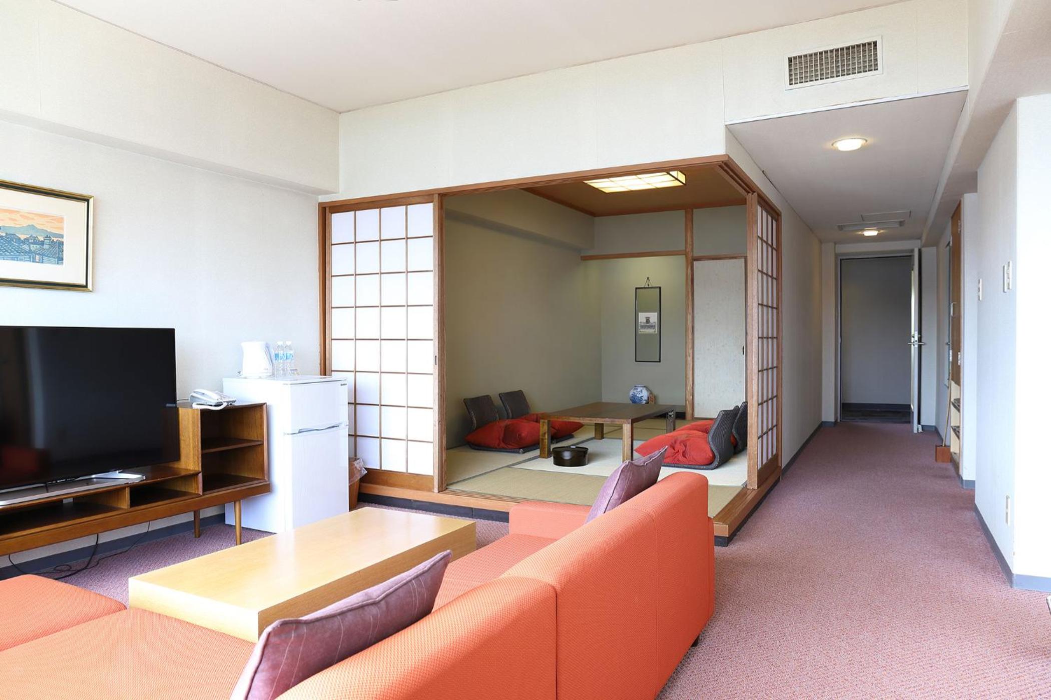 Superior Japanese-Western-Style-Room 60 square yards & Living Room (Top Floor) - Indoor Bath - Non-Smoking