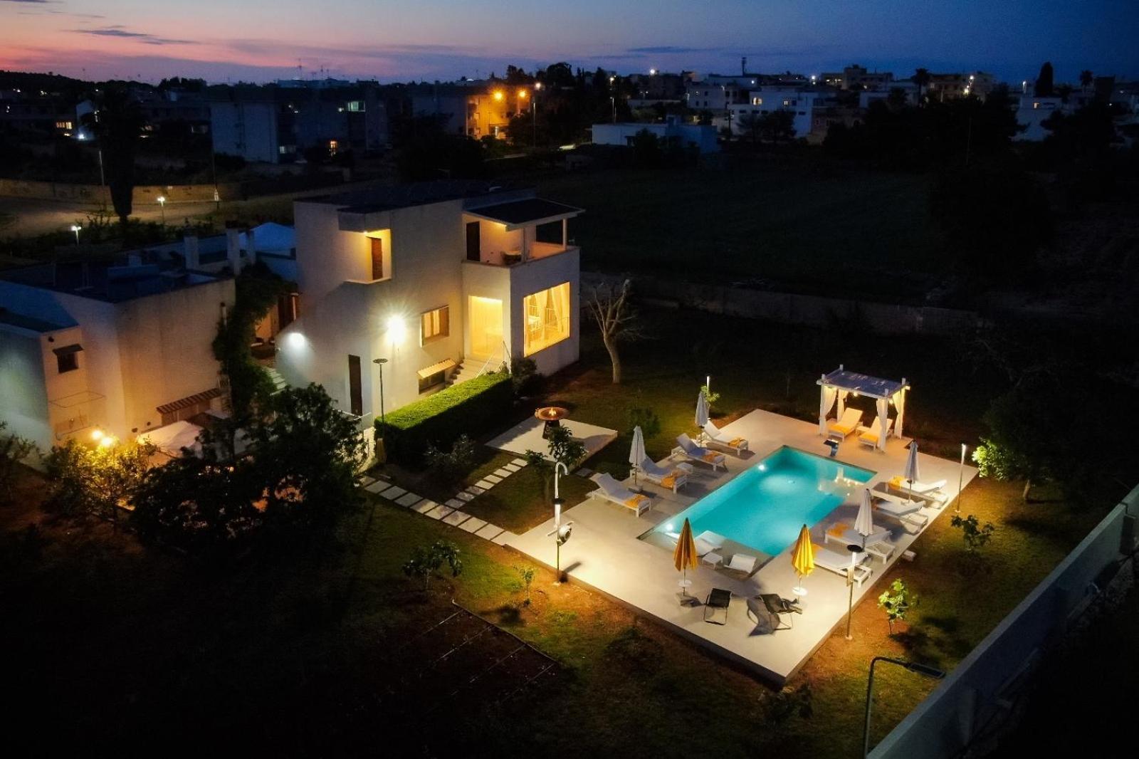Four-Bedroom Deluxe Apartment