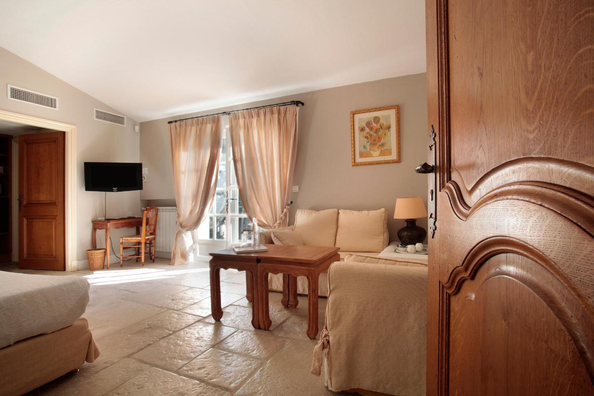 Junior Suite with Balcony photo 3
