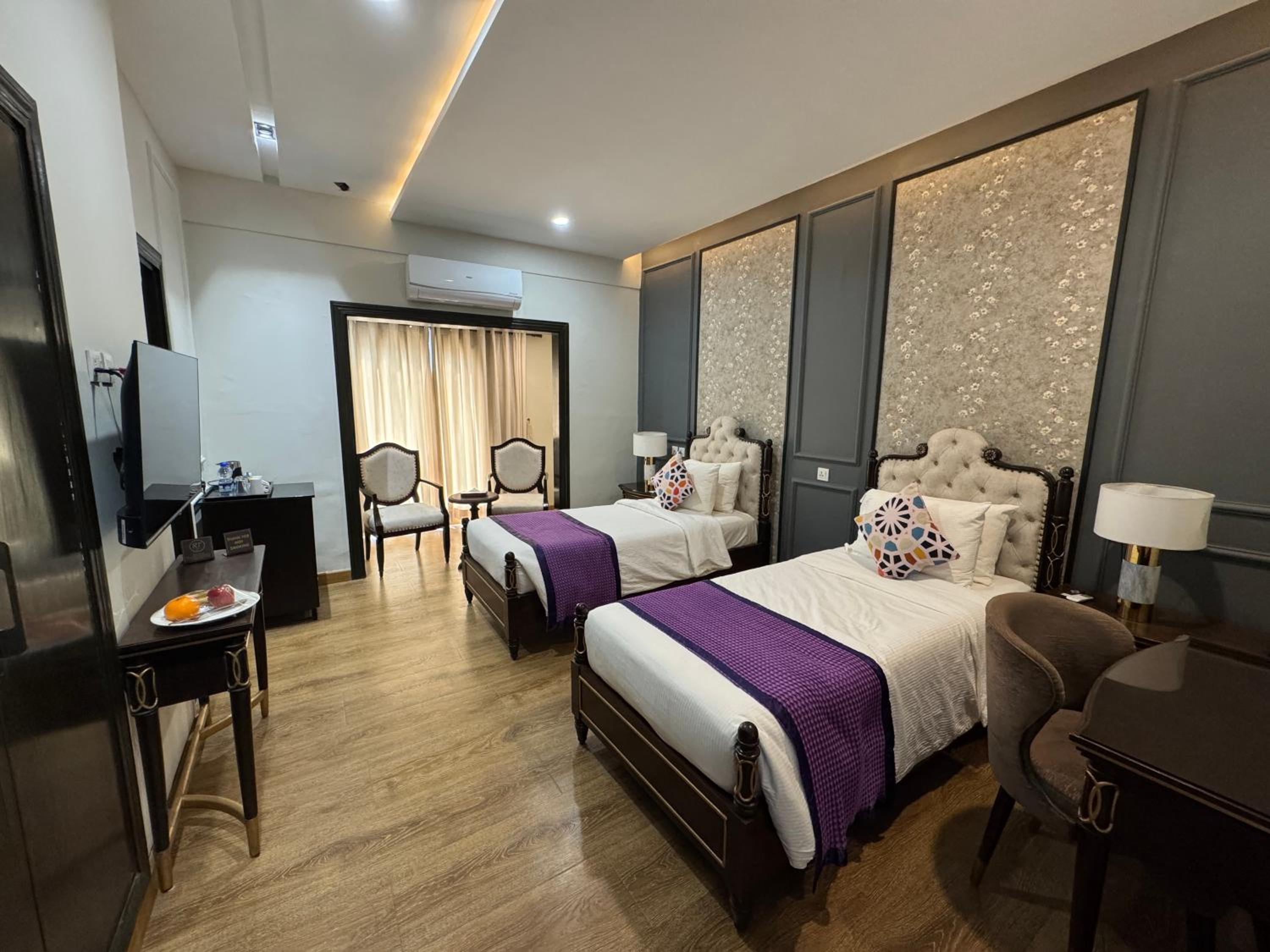 Deluxe Twin Room photo 3