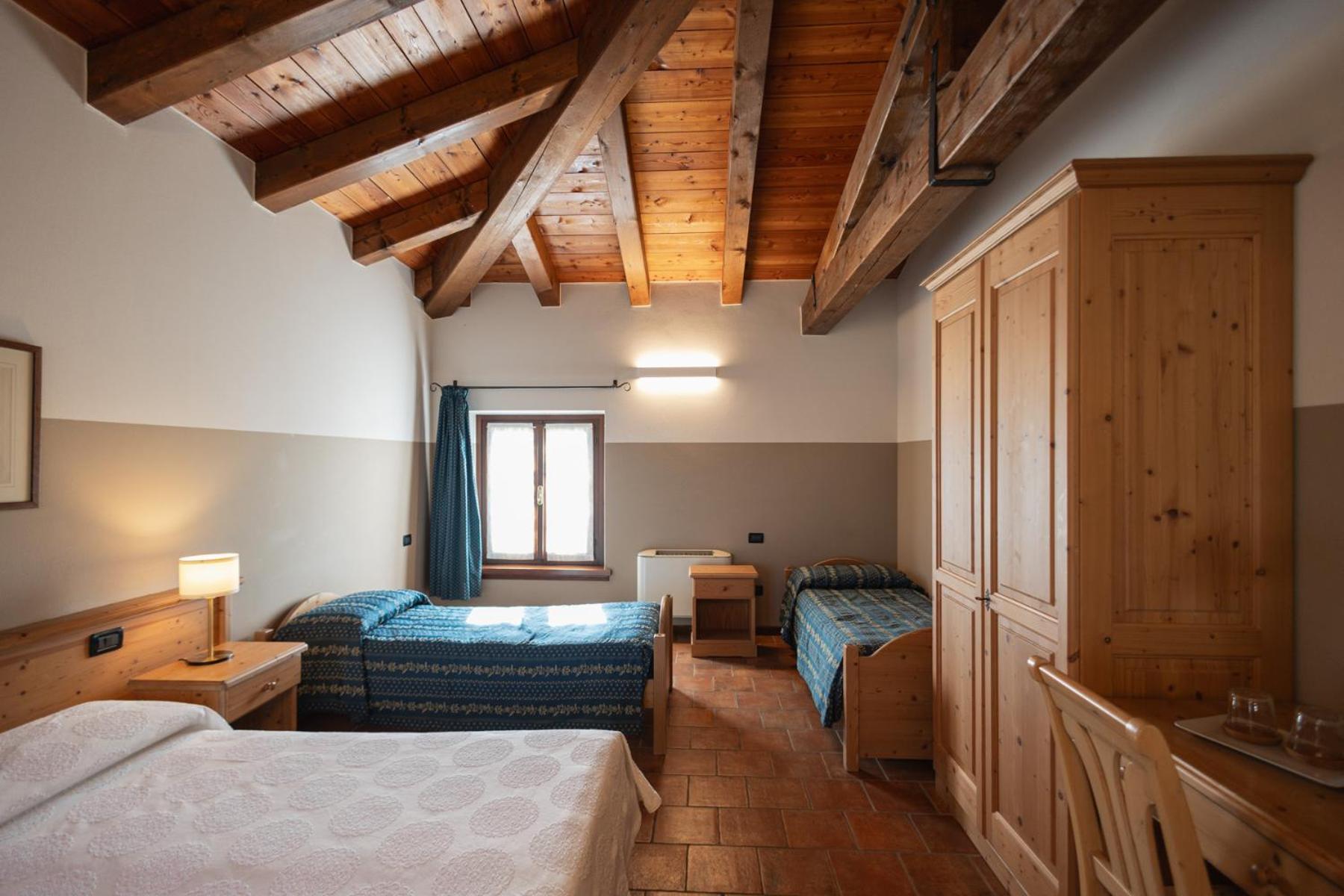Quadruple Room - Photo 5