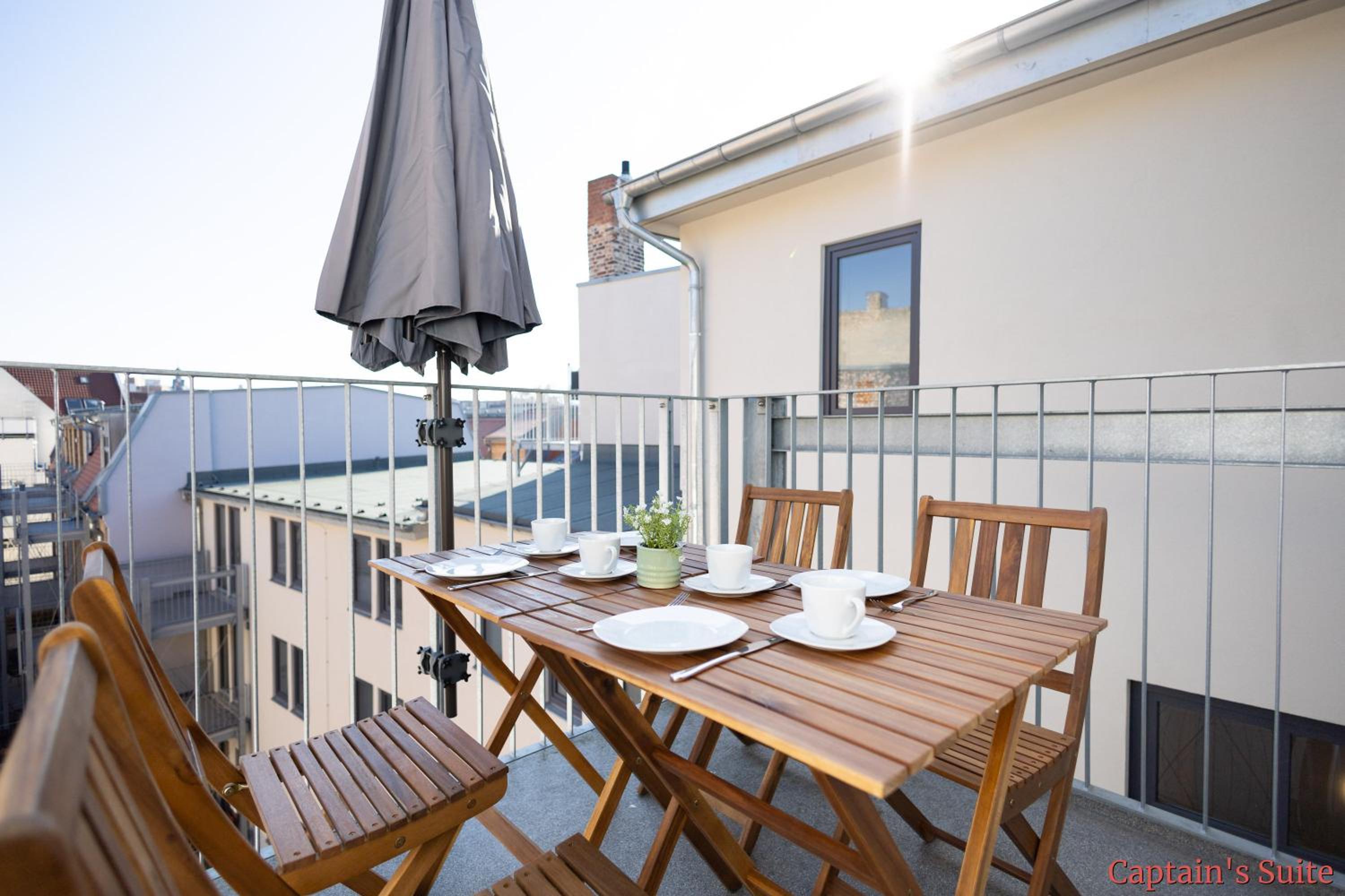 Two-Bedroom Suite with Balcony (Captain's Suite) photo 2