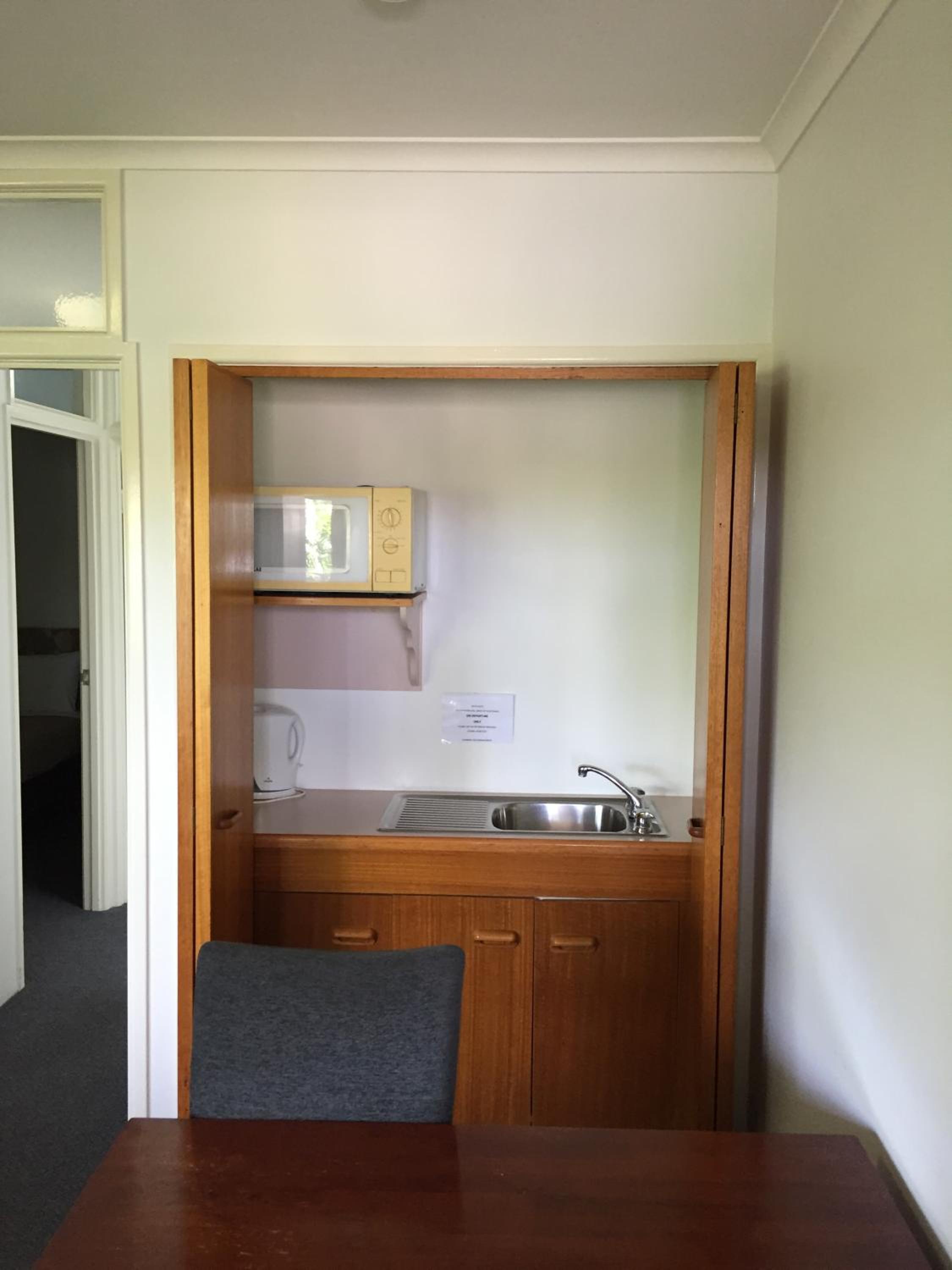One-Bedroom Suite - Photo 8